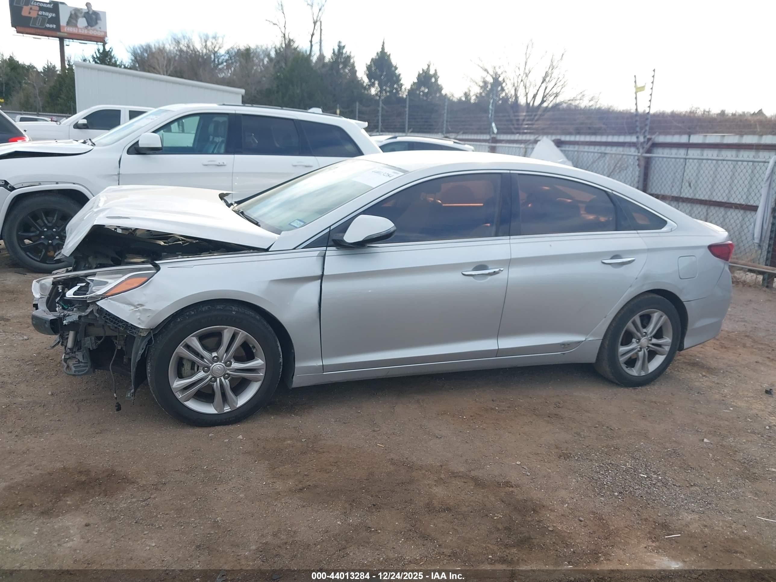 2018 Hyundai Sonata Limited Silver vin: 5NPE34AF3JH678589