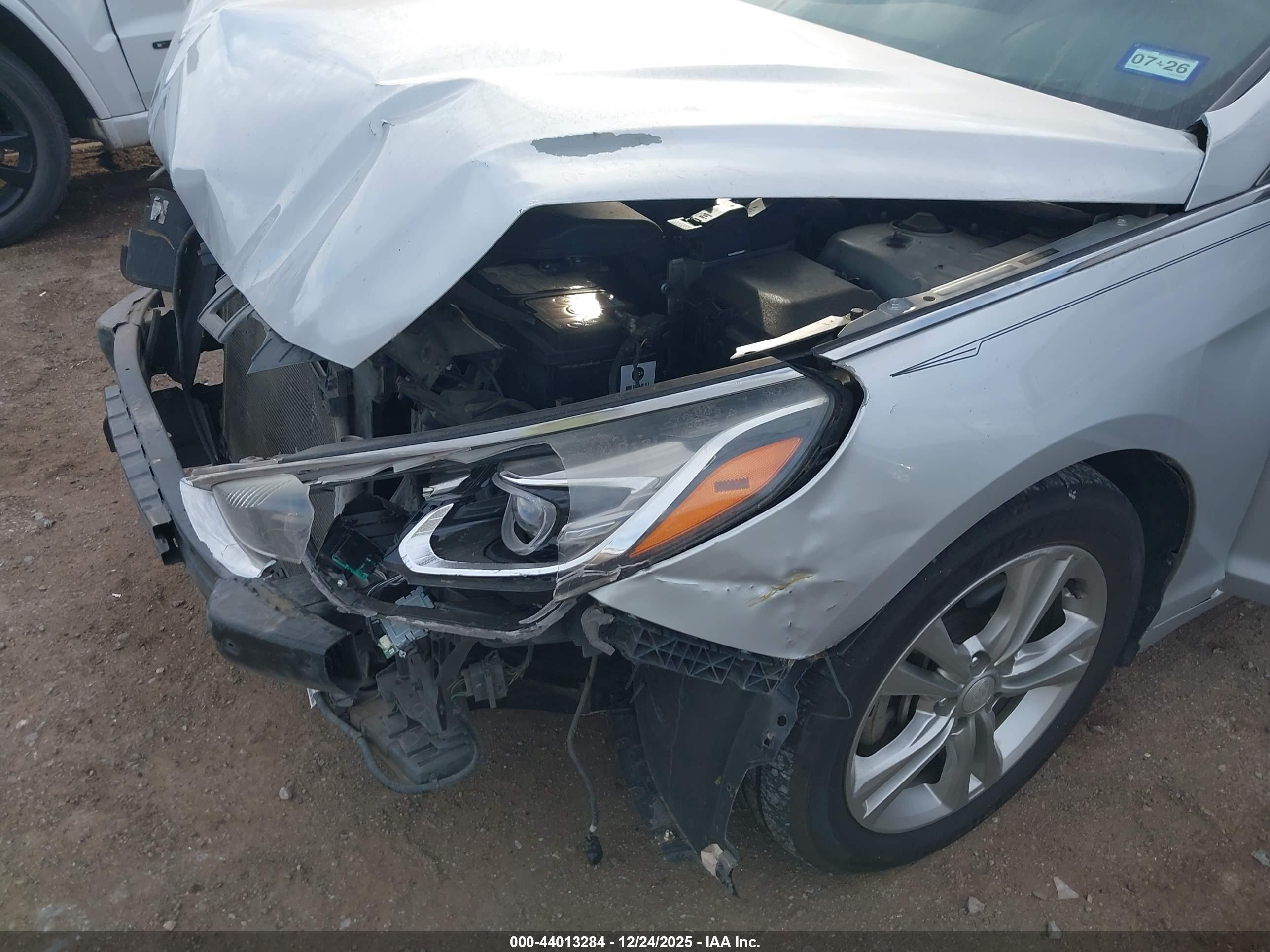 2018 Hyundai Sonata Limited Silver vin: 5NPE34AF3JH678589