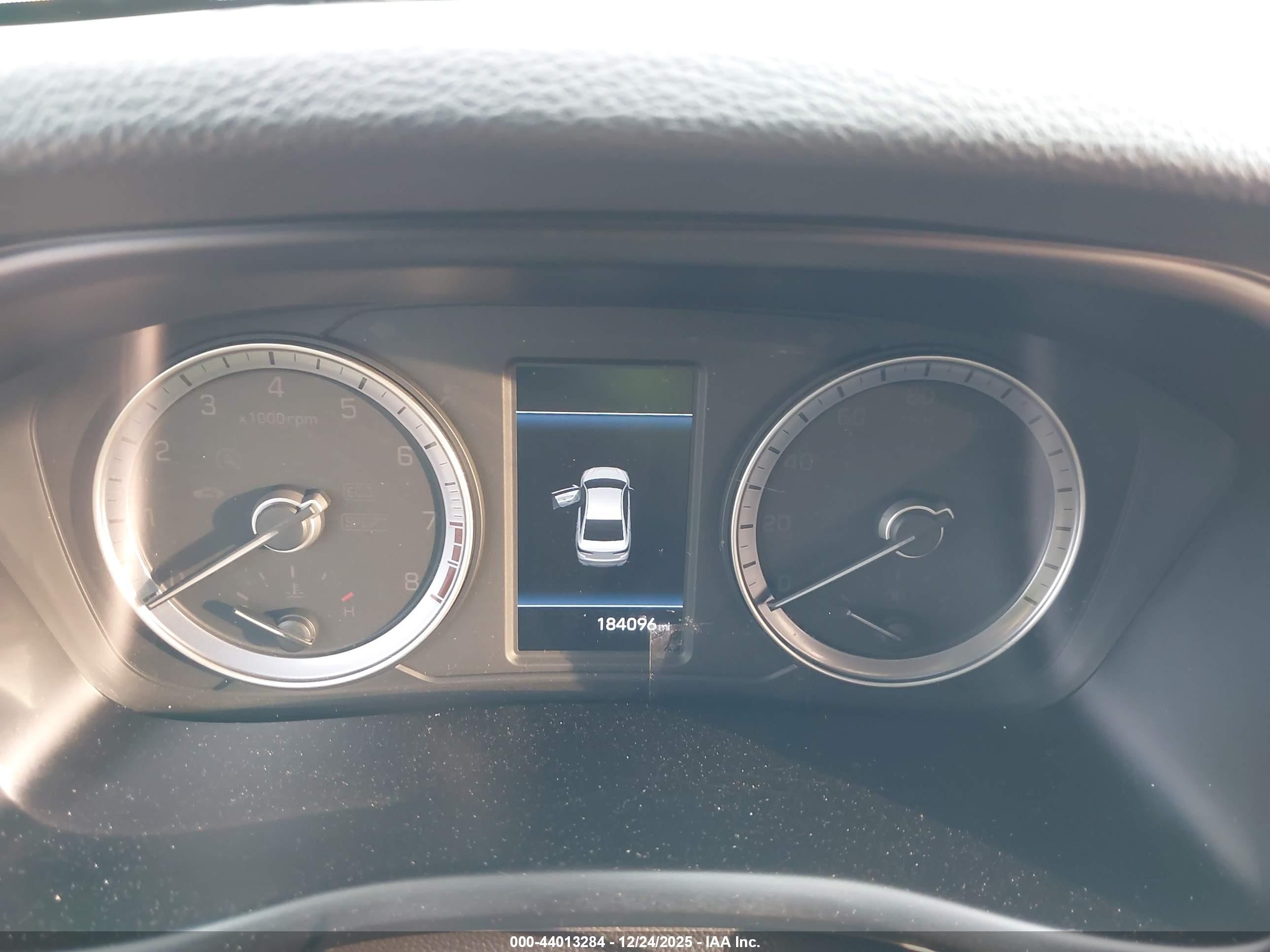 2018 Hyundai Sonata Limited Silver vin: 5NPE34AF3JH678589