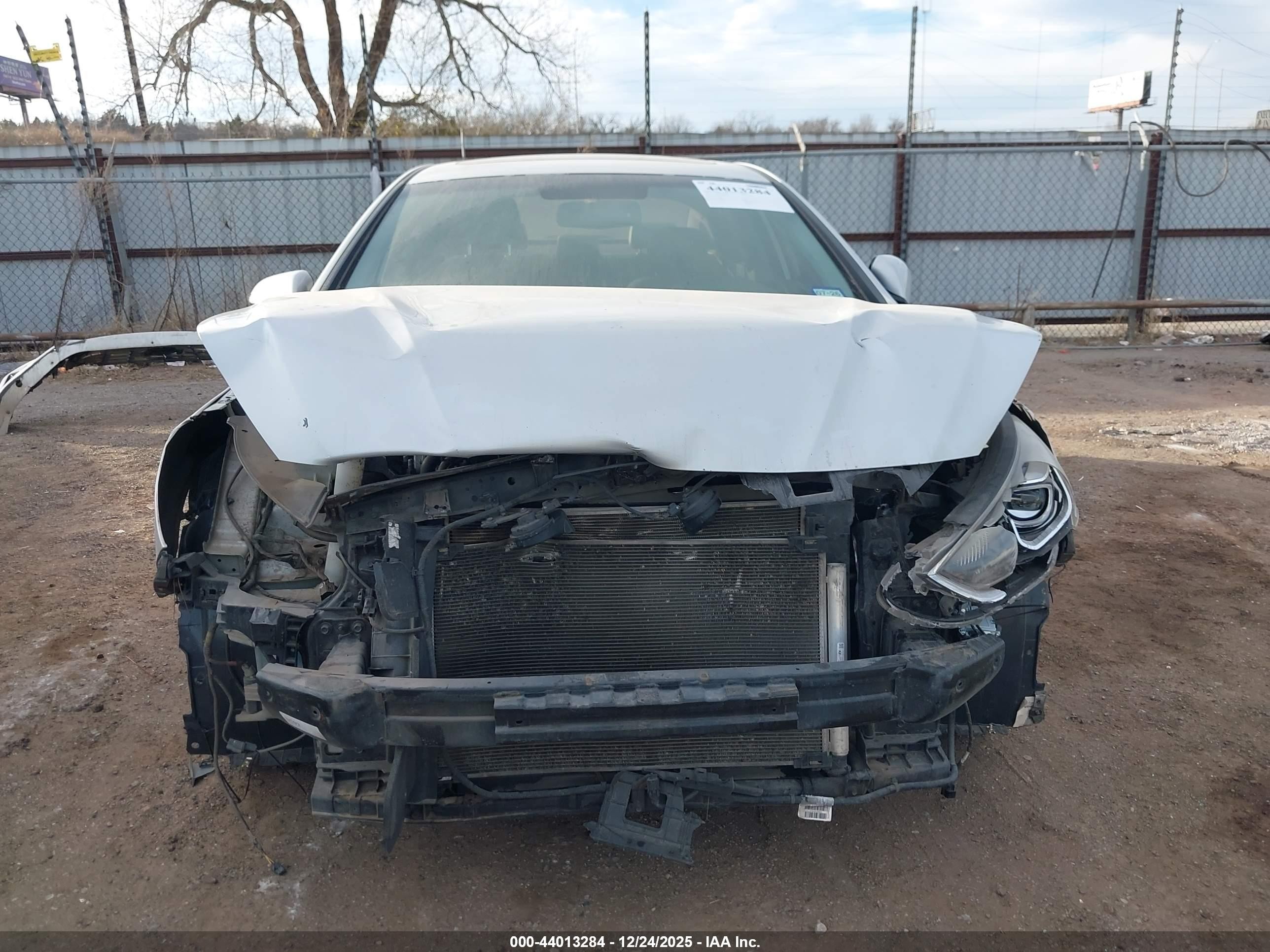 2018 Hyundai Sonata Limited Silver vin: 5NPE34AF3JH678589