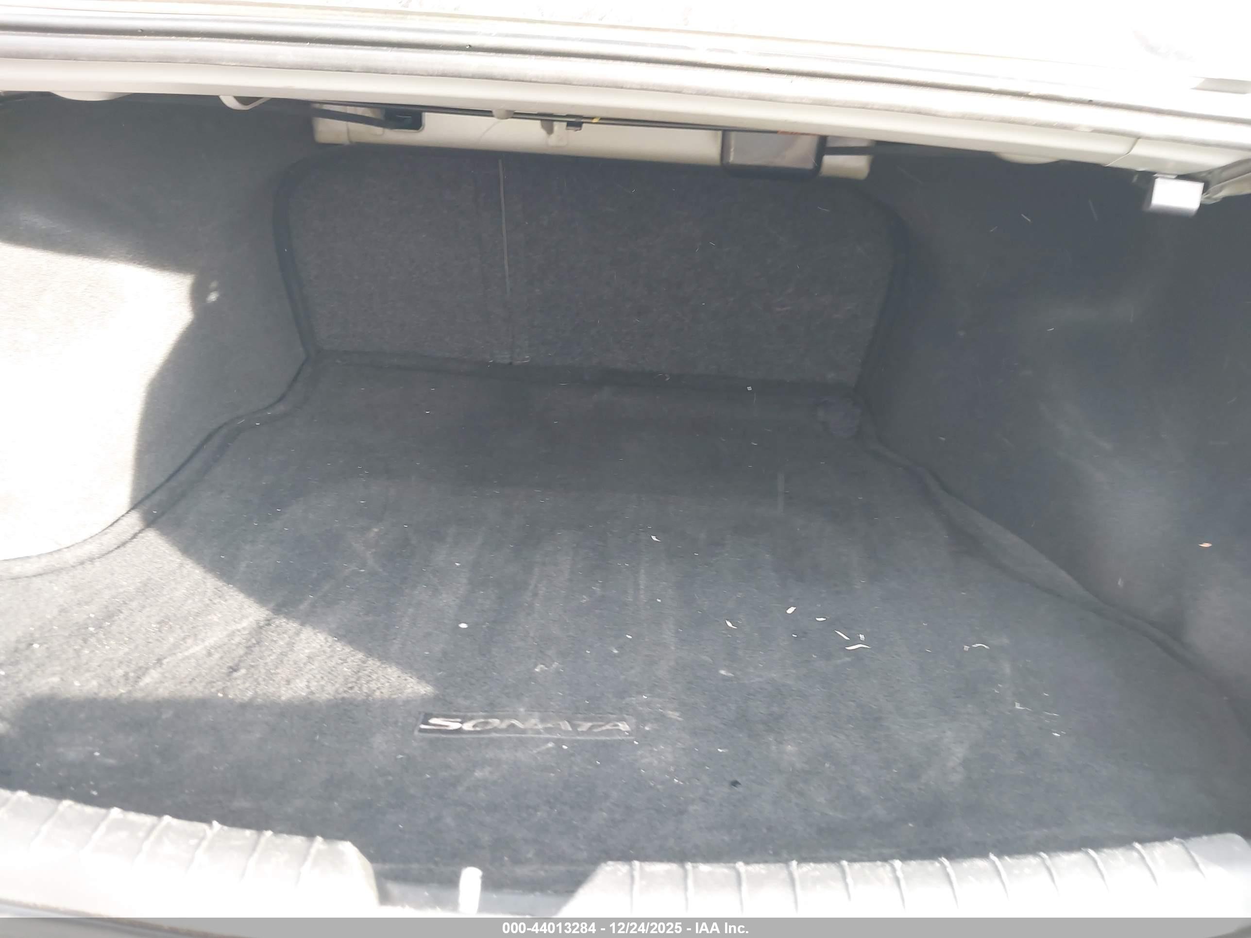 2018 Hyundai Sonata Limited Silver vin: 5NPE34AF3JH678589