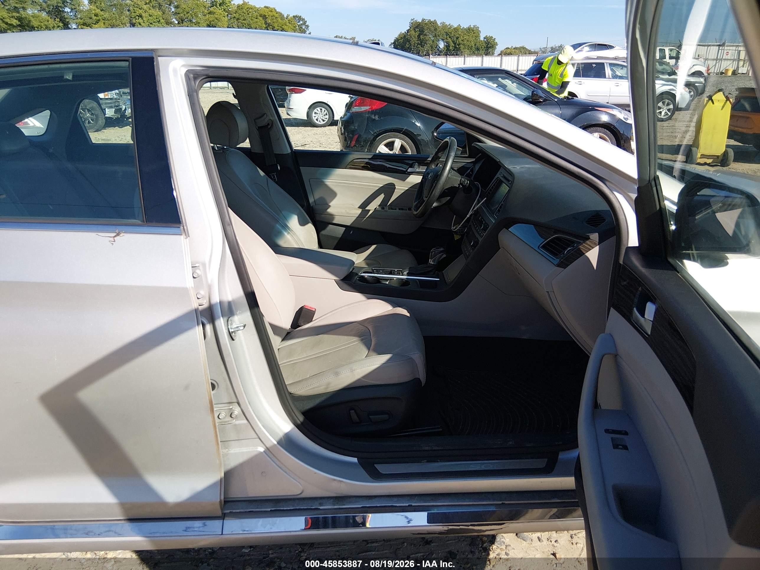 2015 Hyundai Sonata Limited Серебряный vin: 5NPE34AF4FH024062
