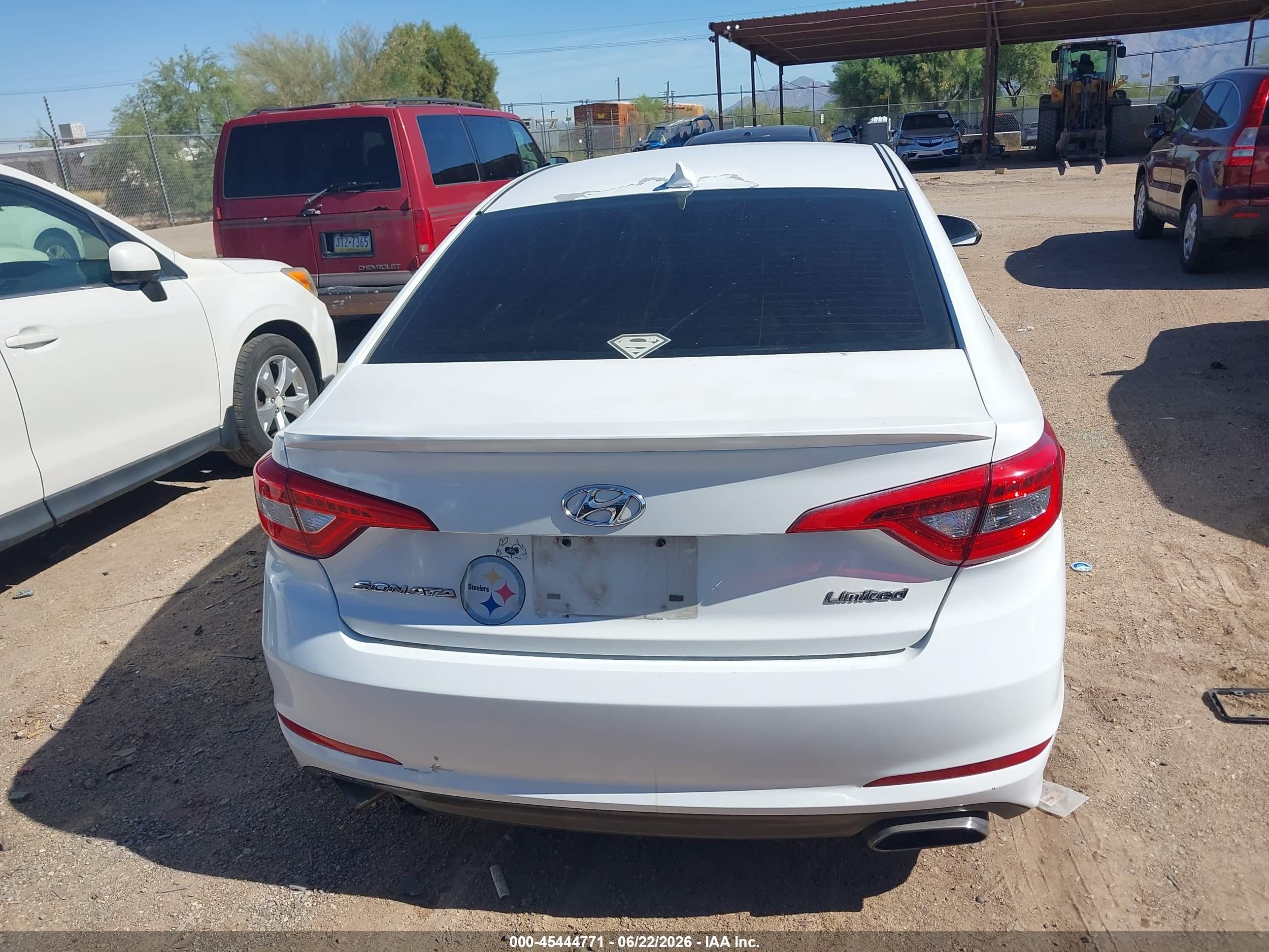 2015 Hyundai Sonata Limited White vin: 5NPE34AF4FH095374
