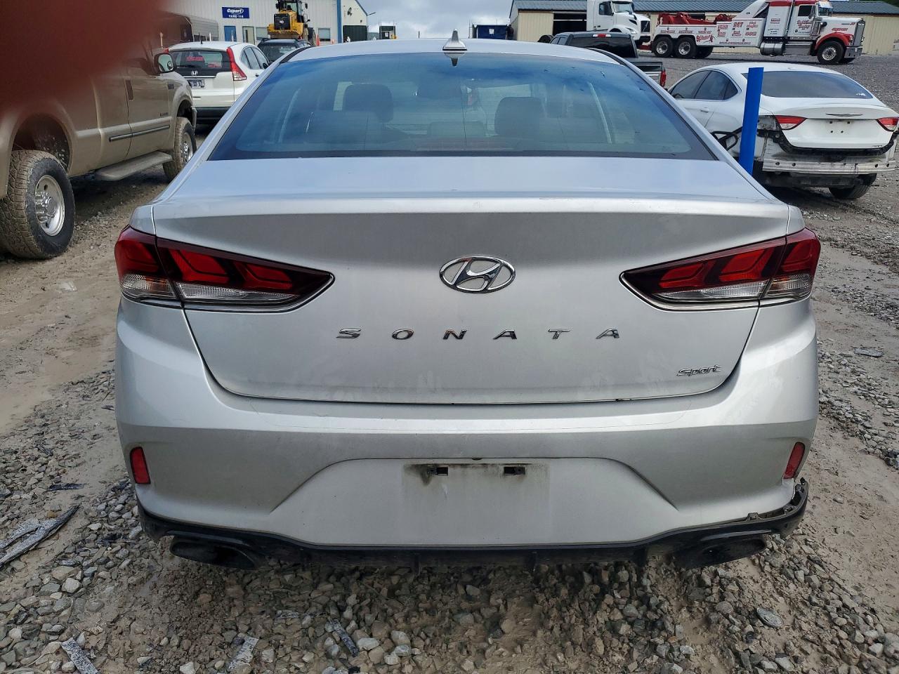 2018 Hyundai Sonata Sport Silver vin: 5NPE34AF4JH674907