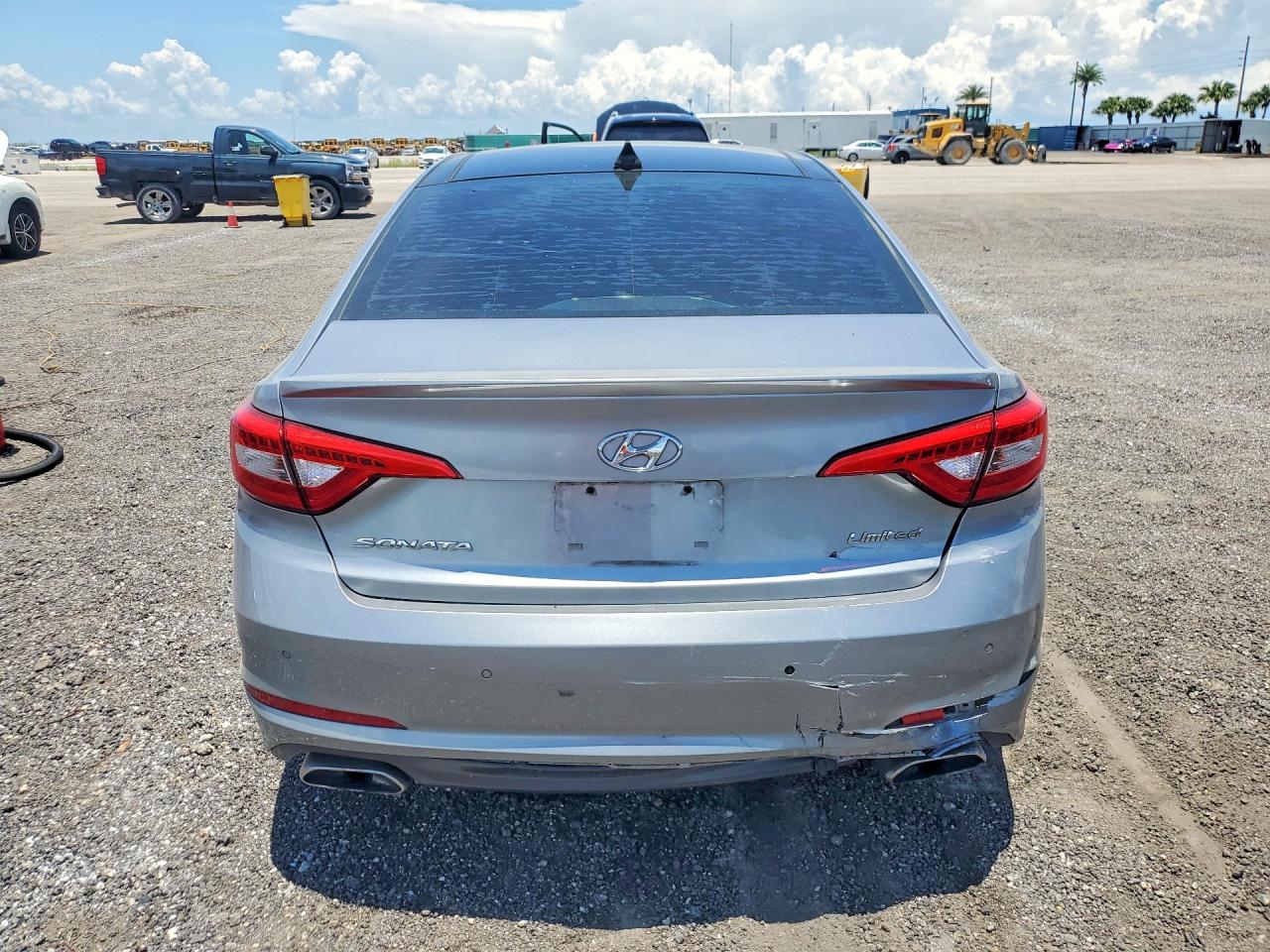 2015 Hyundai Sonata Limited Silver vin: 5NPE34AF5FH045289