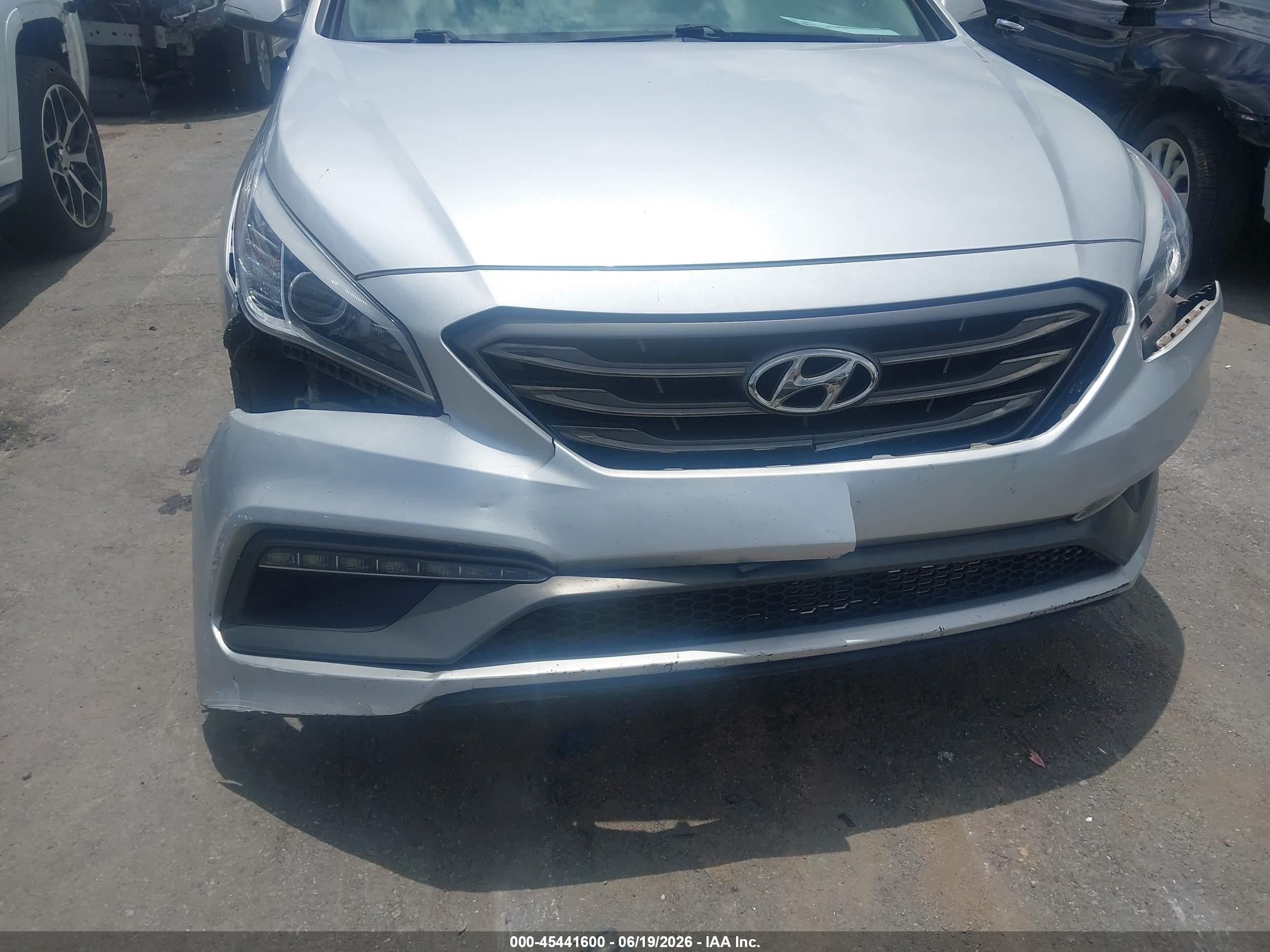2015 Hyundai Sonata Sport Silver vin: 5NPE34AF5FH059435