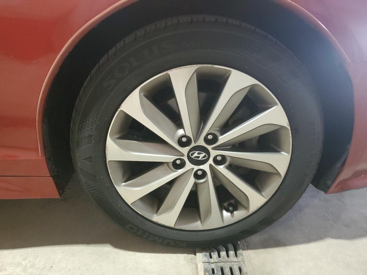 2015 Hyundai Sonata Sport Maroon vin: 5NPE34AF5FH099918 Damage: Right Front Wheel, Curb Rash, > 12 Inches