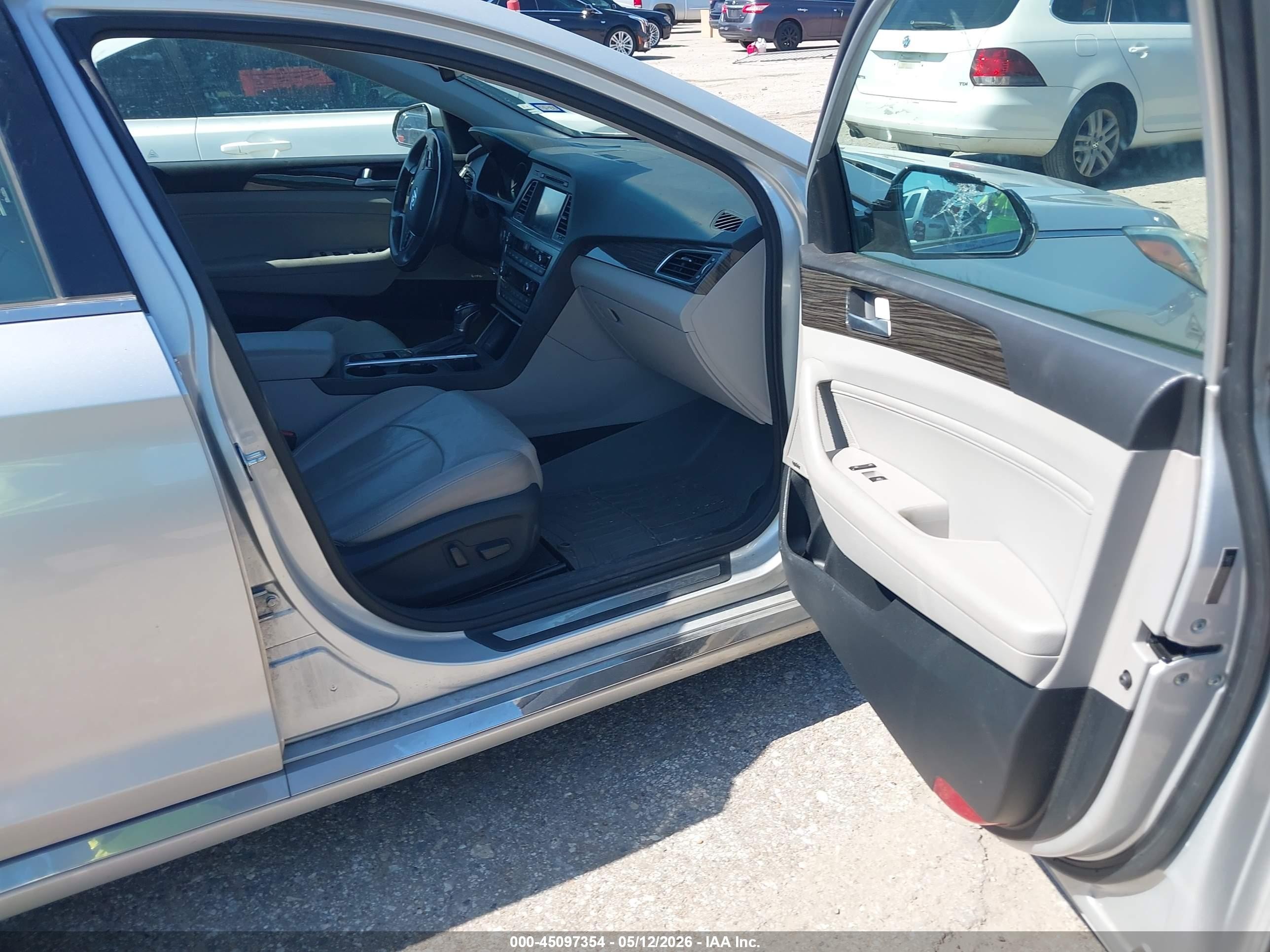 2015 Hyundai Sonata Limited Silver vin: 5NPE34AF5FH105717