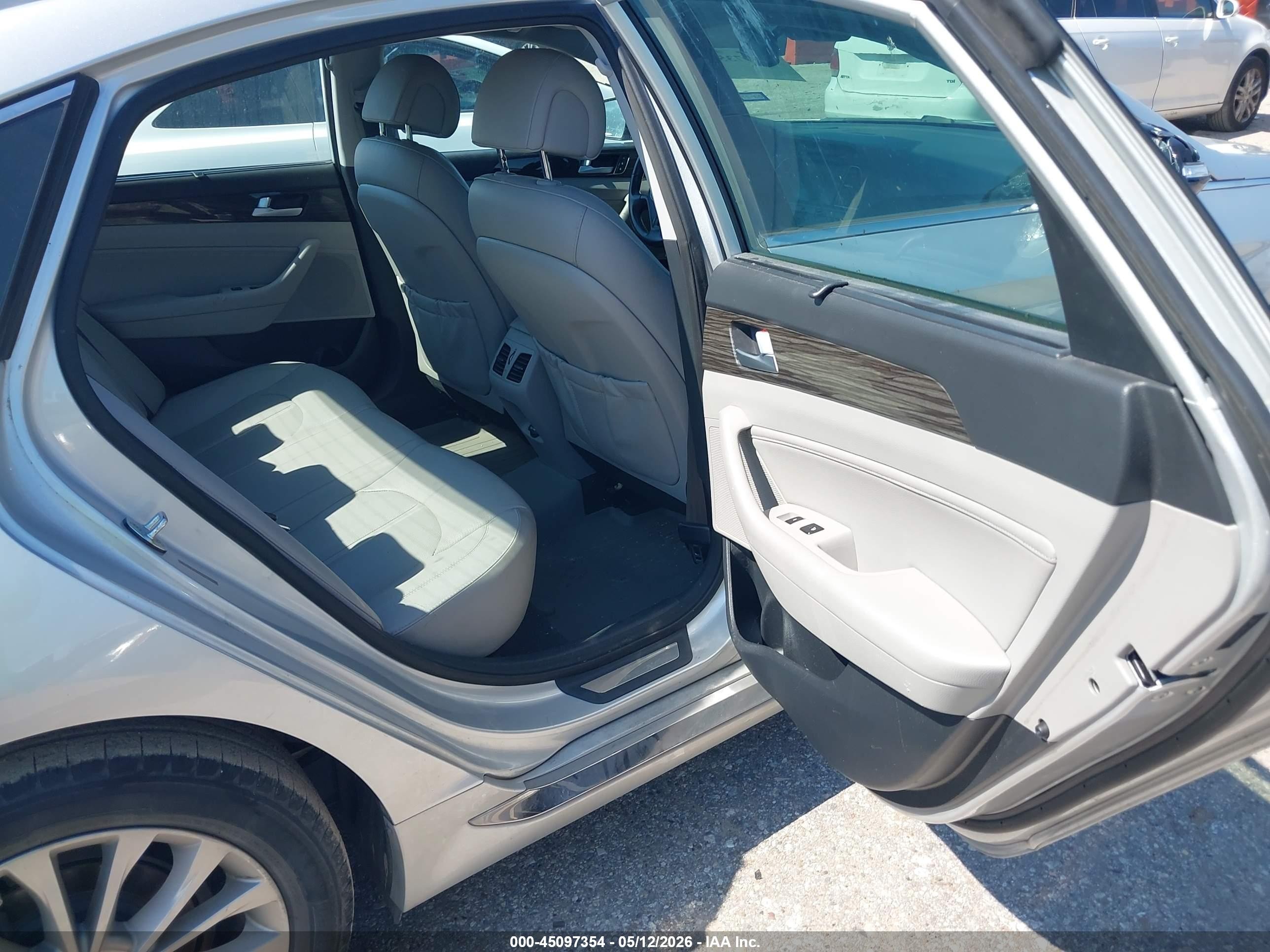 2015 Hyundai Sonata Limited Silver vin: 5NPE34AF5FH105717