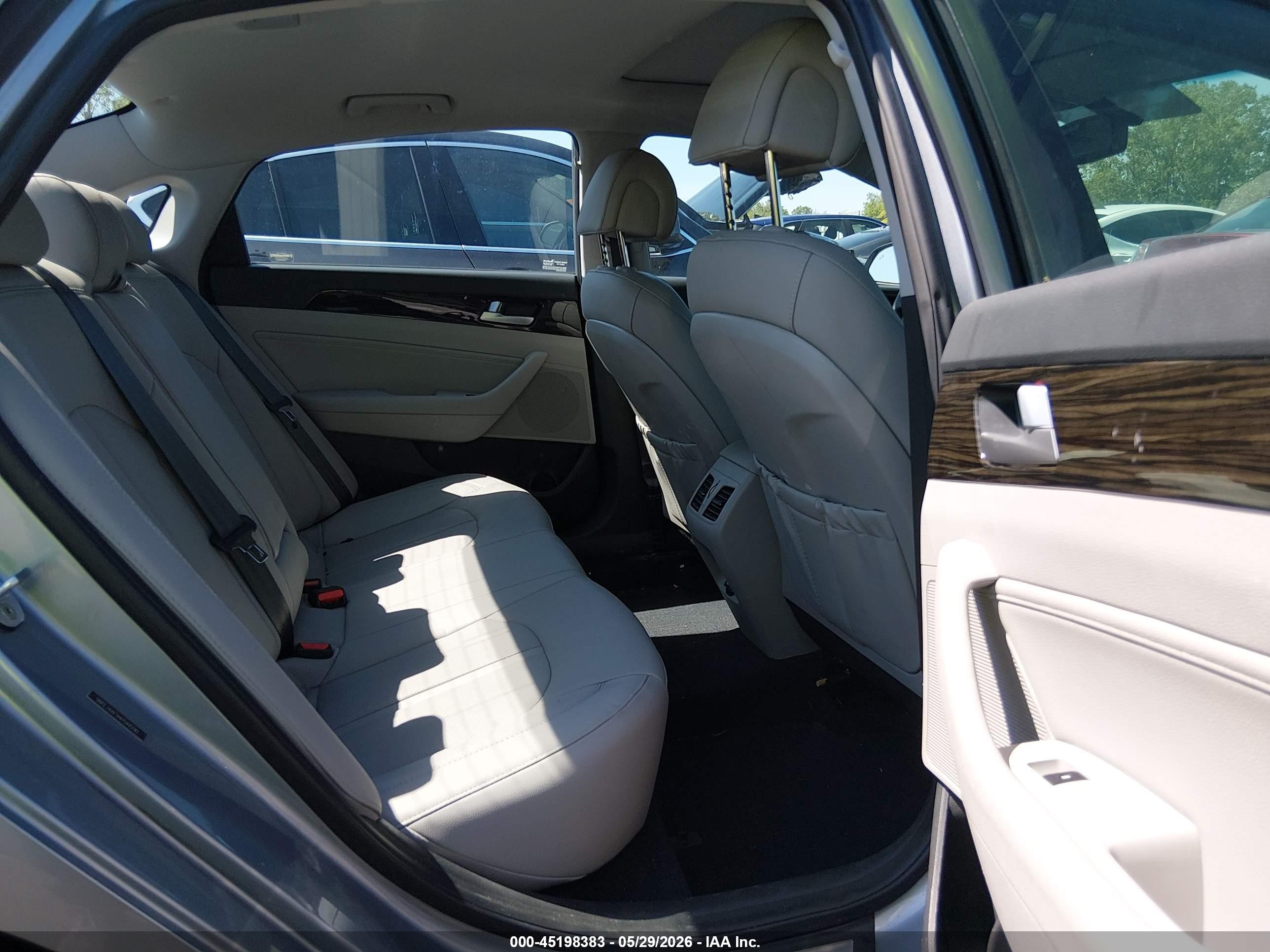 2017 Hyundai Sonata Limited Silver vin: 5NPE34AF5HH544290
