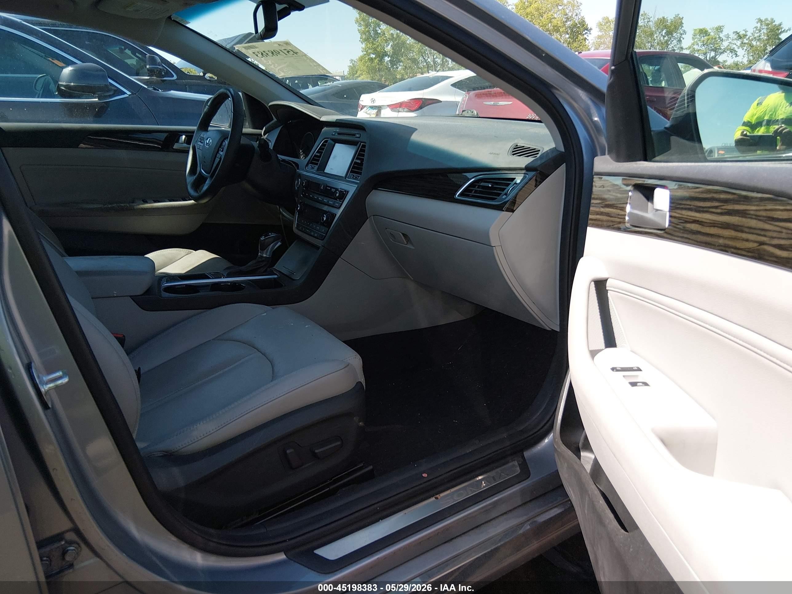2017 Hyundai Sonata Limited Silver vin: 5NPE34AF5HH544290