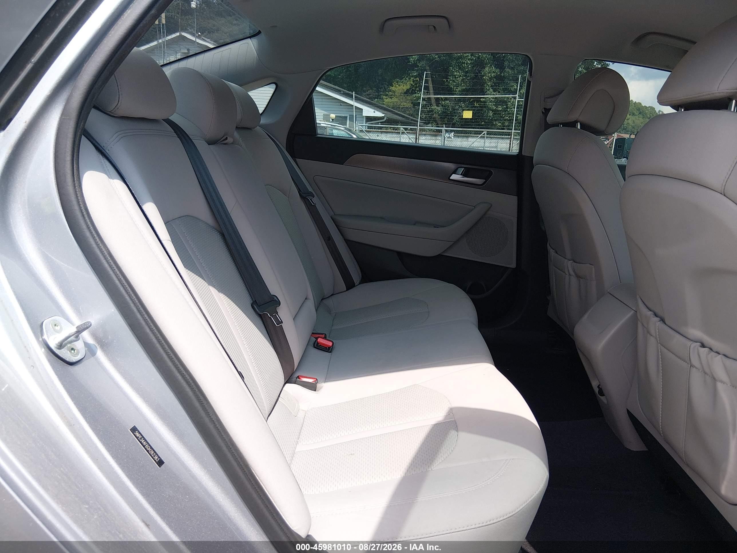 2016 Hyundai Sonata Sport Silver vin: 5NPE34AF6GH262383