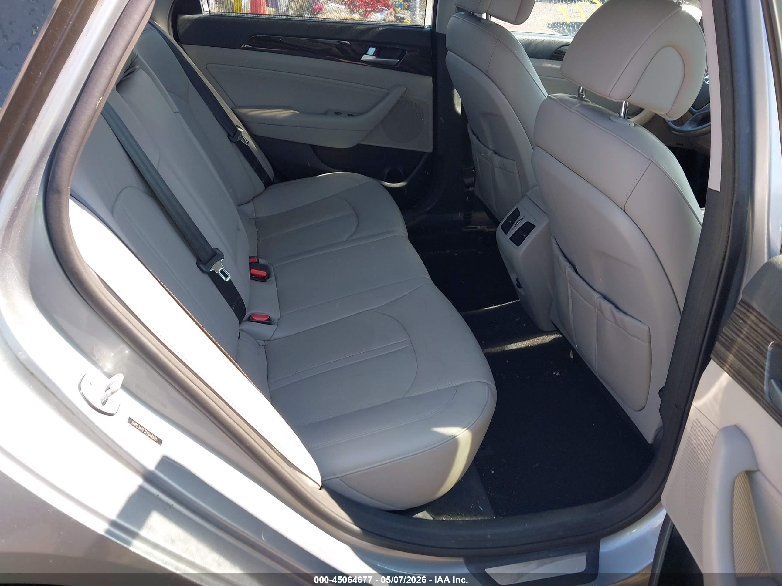 2015 Hyundai Sonata Limited Silver vin: 5NPE34AF7FH012651