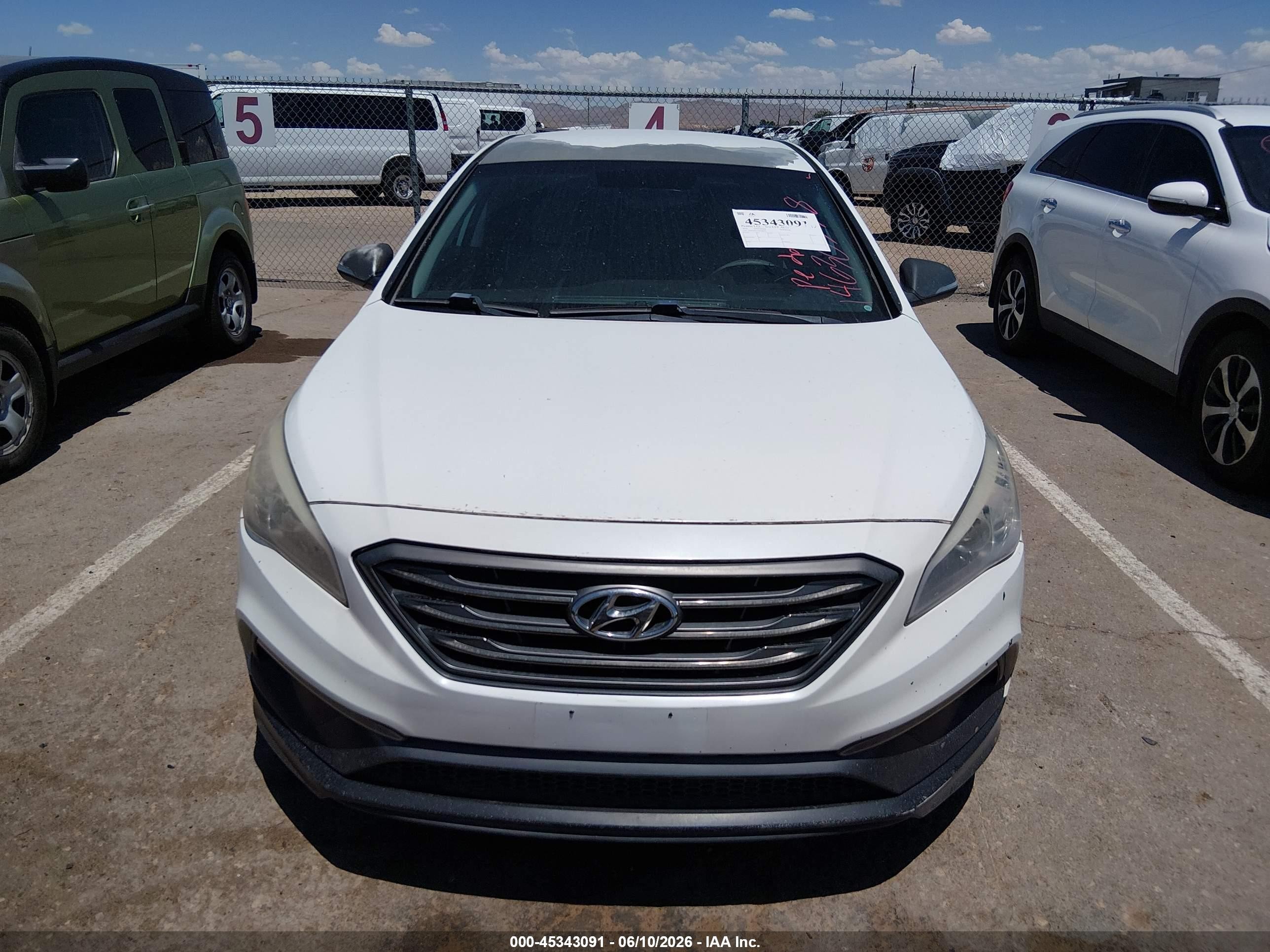 2016 Hyundai Sonata Sport White vin: 5NPE34AF7GH288393