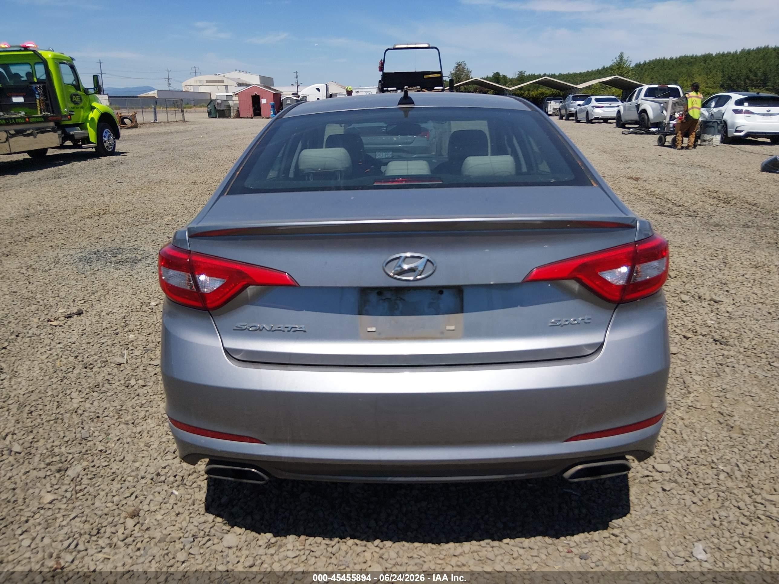 2015 Hyundai Sonata Sport Silver vin: 5NPE34AF8FH135259