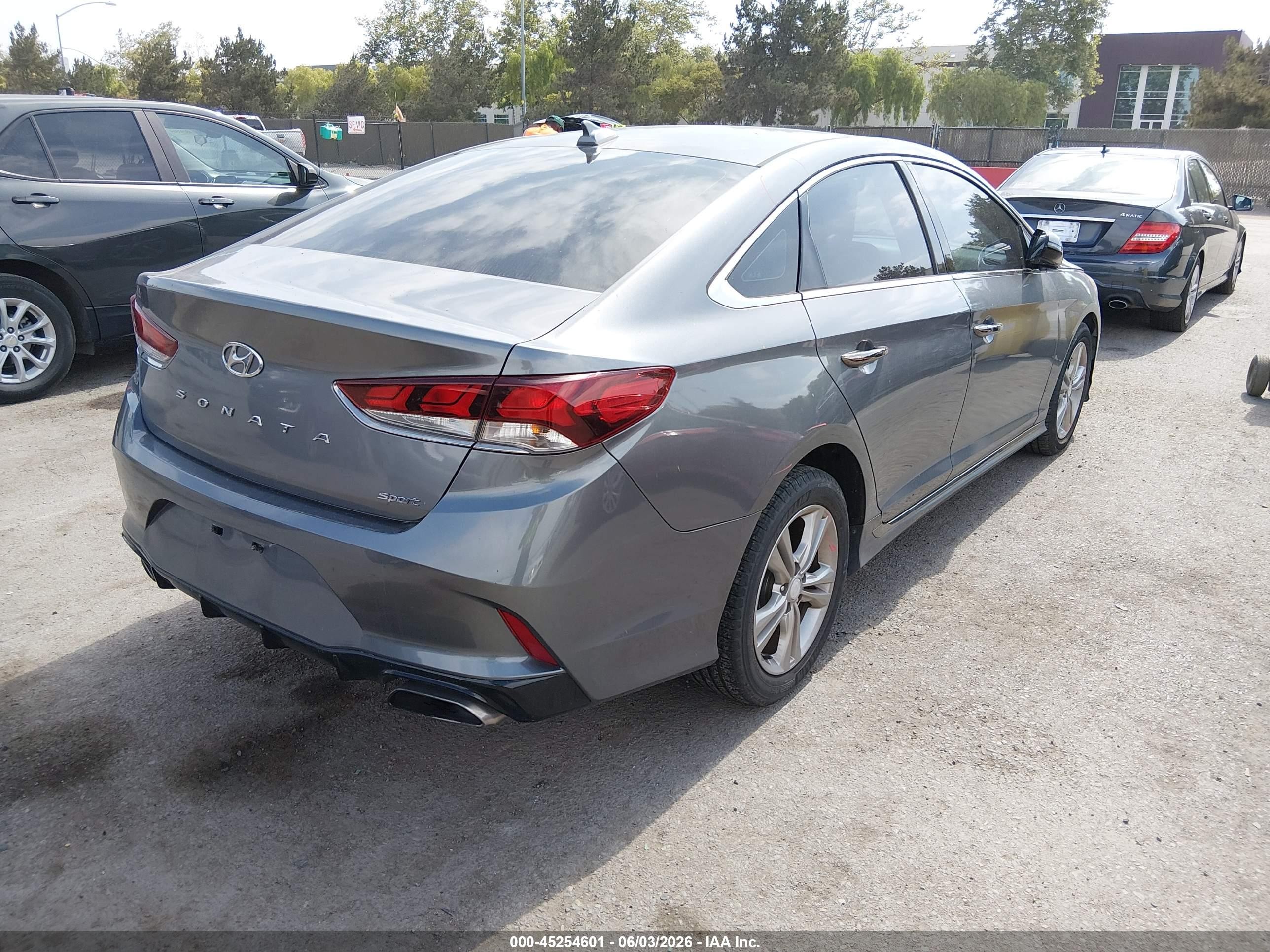 2018 Hyundai Sonata Sport Серый vin: 5NPE34AF8JH697431