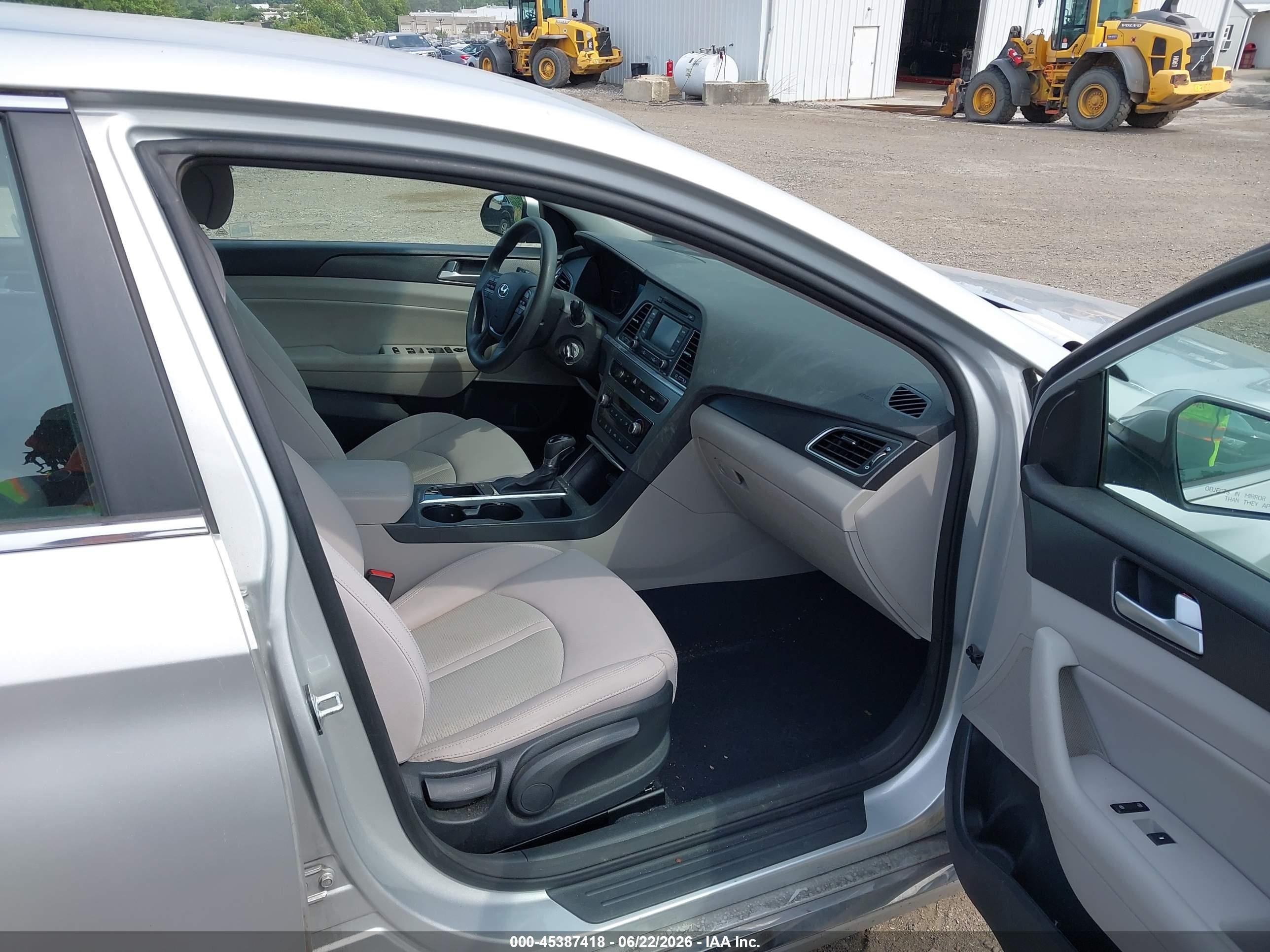 2015 Hyundai Sonata Sport Silver vin: 5NPE34AF9FH067165