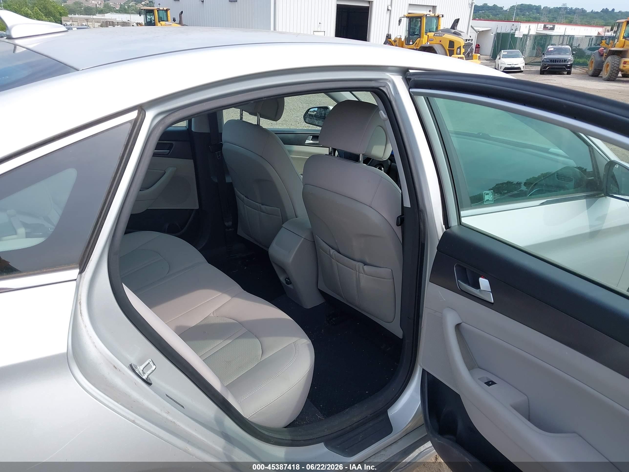 2015 Hyundai Sonata Sport Silver vin: 5NPE34AF9FH067165