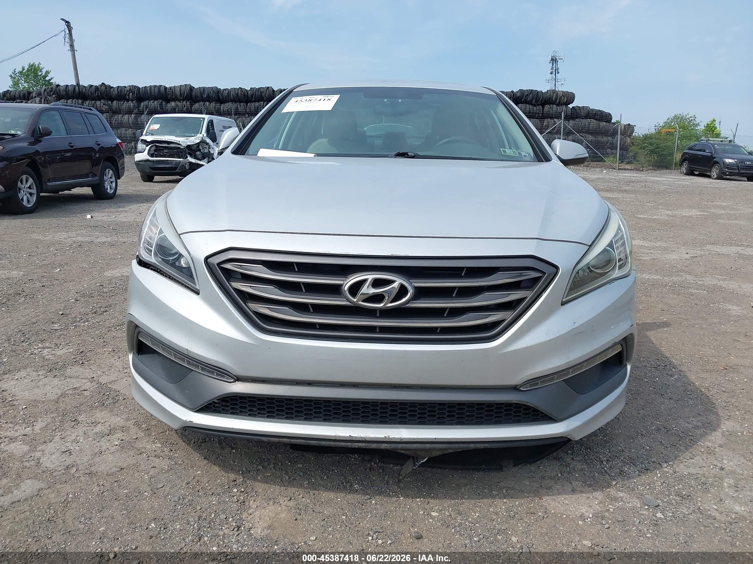 2015 Hyundai Sonata Sport Silver vin: 5NPE34AF9FH067165
