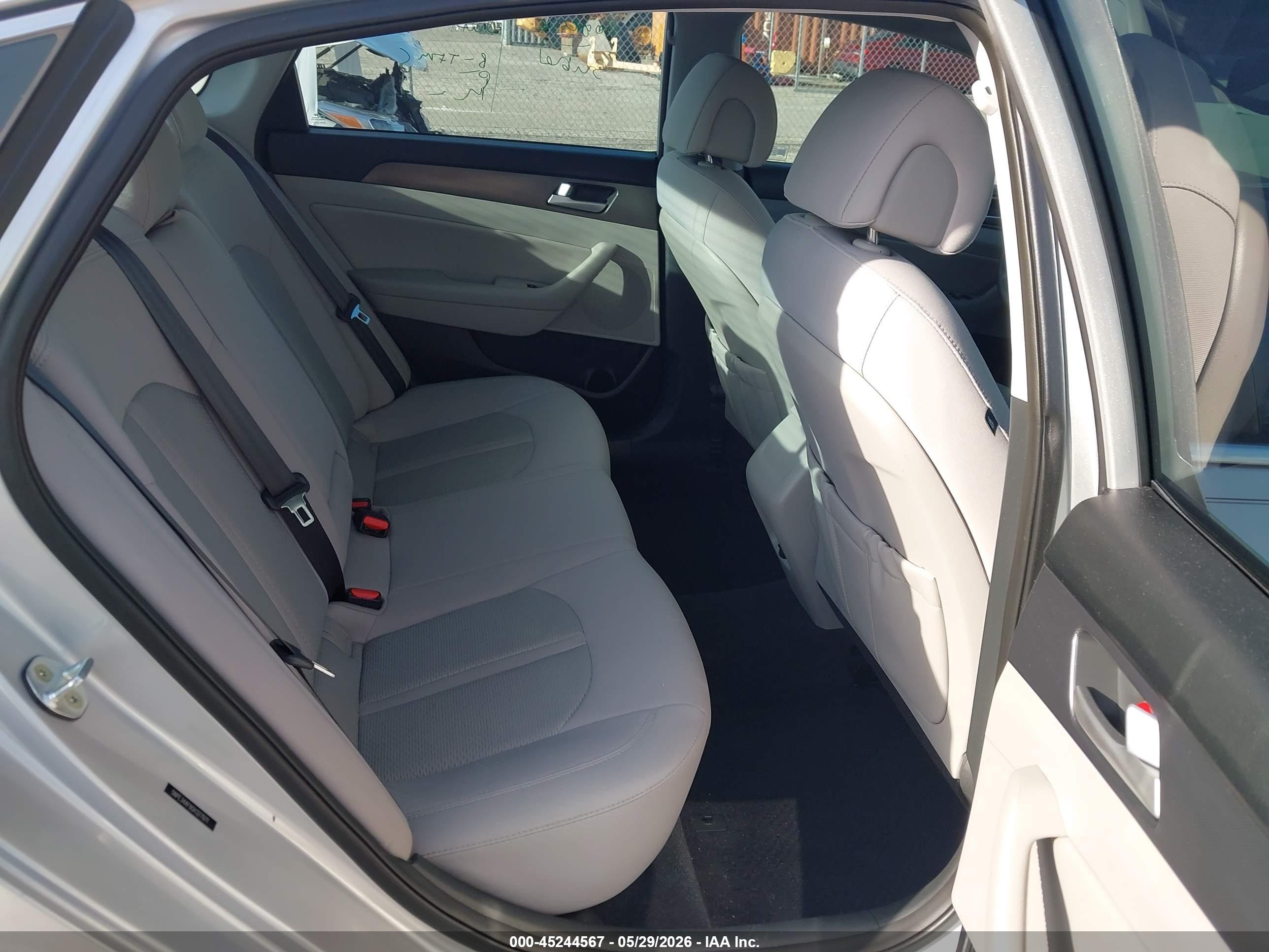 2016 Hyundai Sonata Sport Silver vin: 5NPE34AF9GH327971