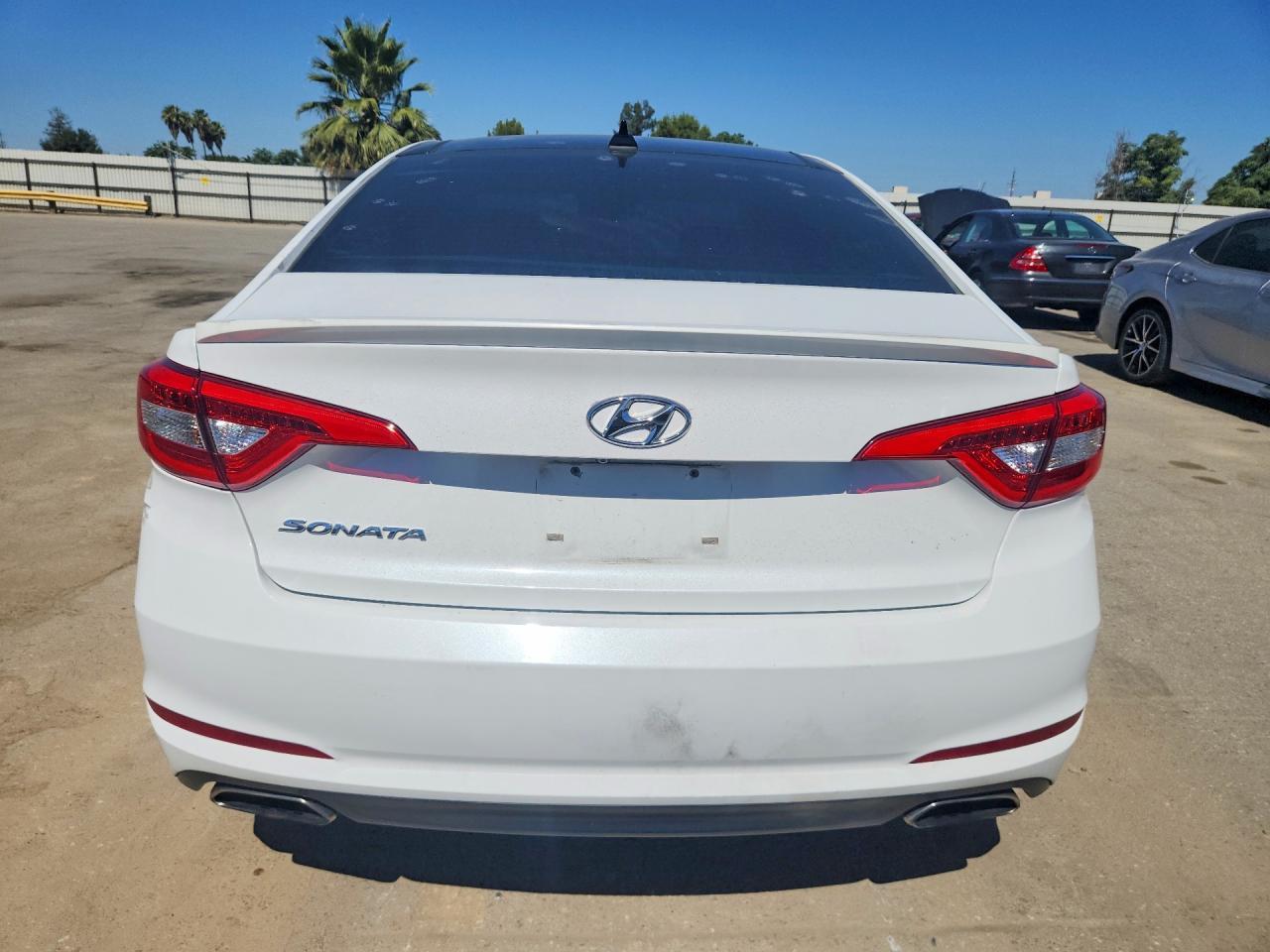2015 Hyundai Sonata Limited White vin: 5NPE34AFXFH142990