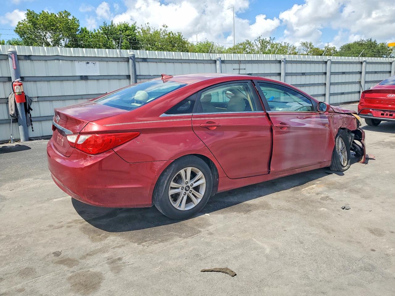 2013 Hyundai Sonata Red vin: 5NPEB4AC0DH630156