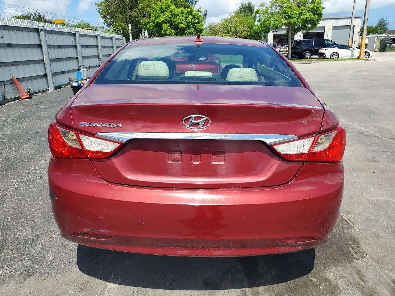 2013 Hyundai Sonata Red vin: 5NPEB4AC0DH630156