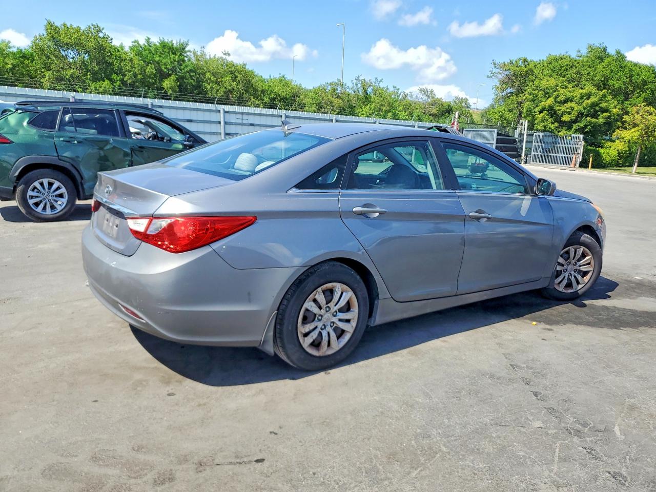2011 Hyundai Sonata Gls Silver vin: 5NPEB4AC1BH249686