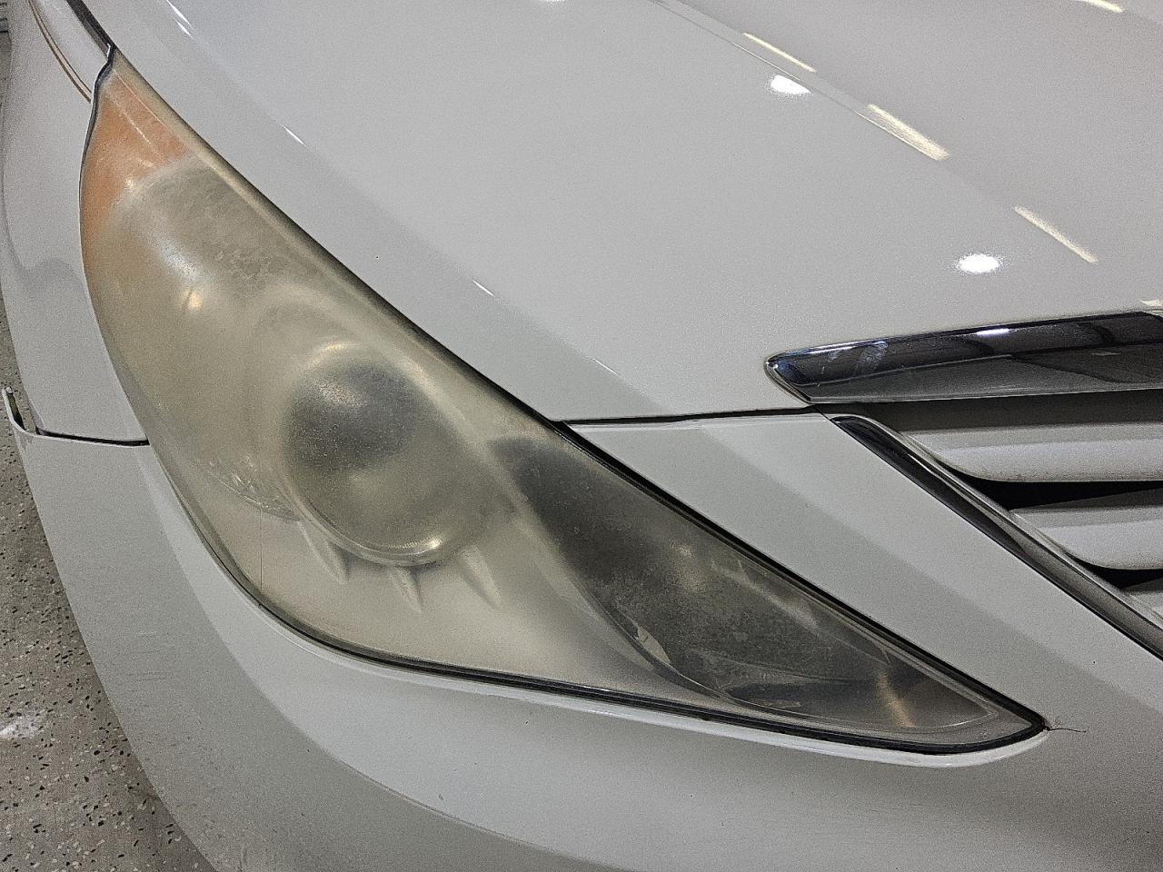 2013 Hyundai Sonata Gls White vin: 5NPEB4AC1DH598964 Damage: Right Head Lamp, Faded, Repair Required