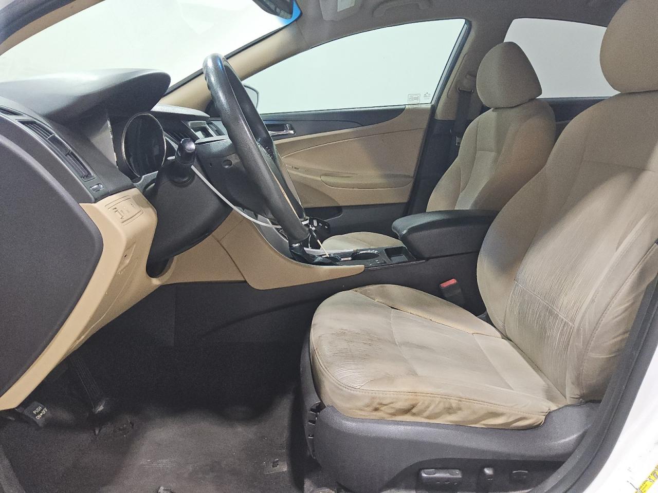 2013 Hyundai Sonata Gls White vin: 5NPEB4AC1DH598964 Damage: Left Front Seat Cushion, Worn, Replacement Required