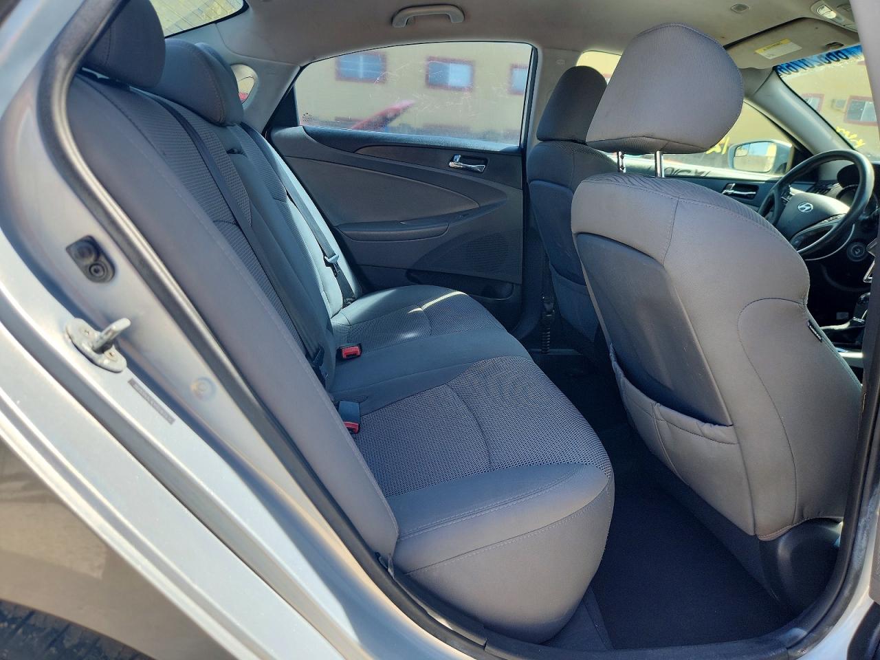 2014 Hyundai Sonata Silver vin: 5NPEB4AC1EH921623