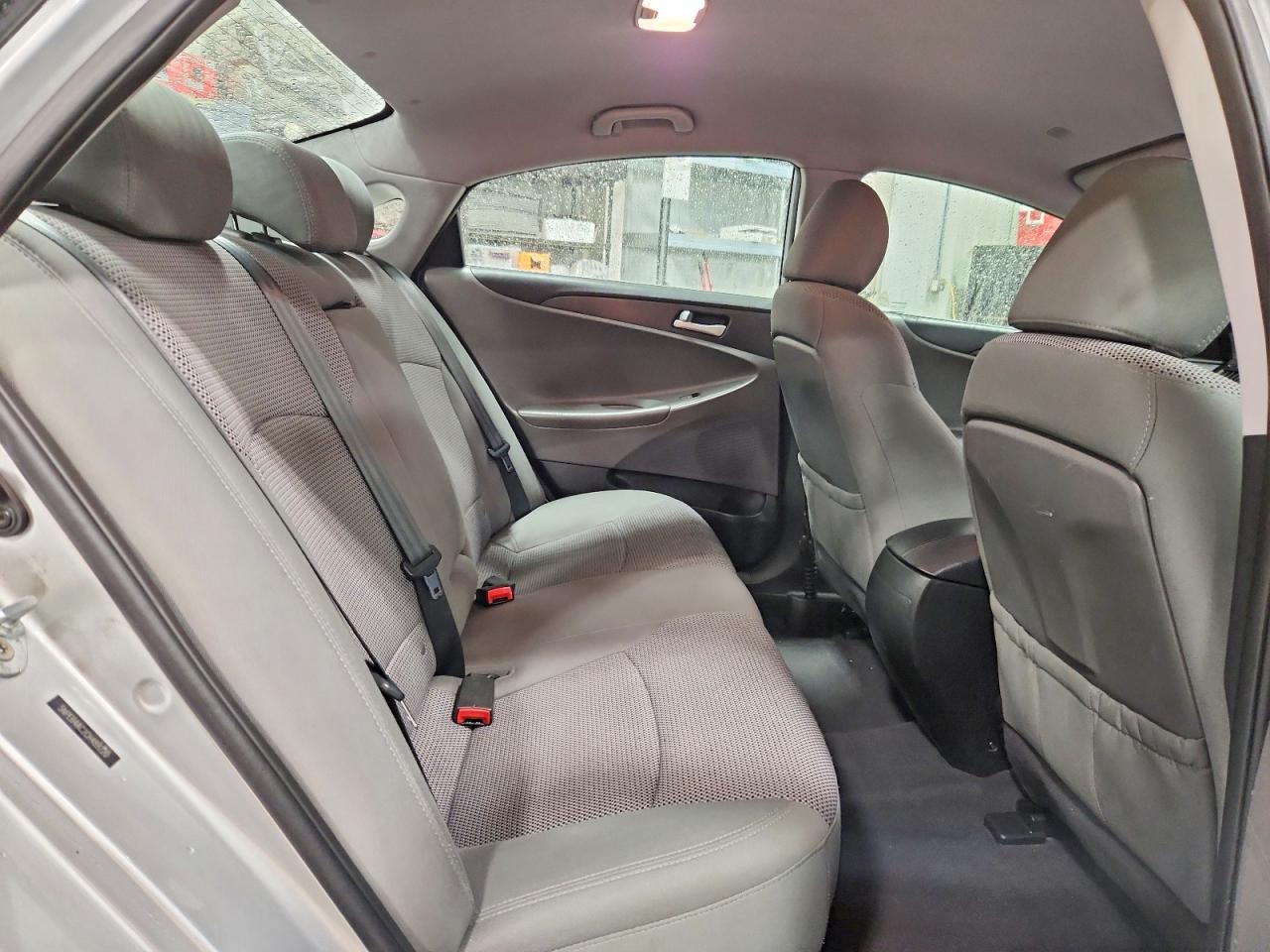 2012 Hyundai Sonata Gls Silver vin: 5NPEB4AC2CH489220