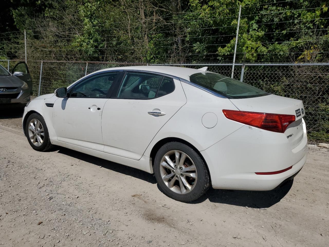 2013 Kia Optima Lx White vin: 5XXGM4A70DG123307