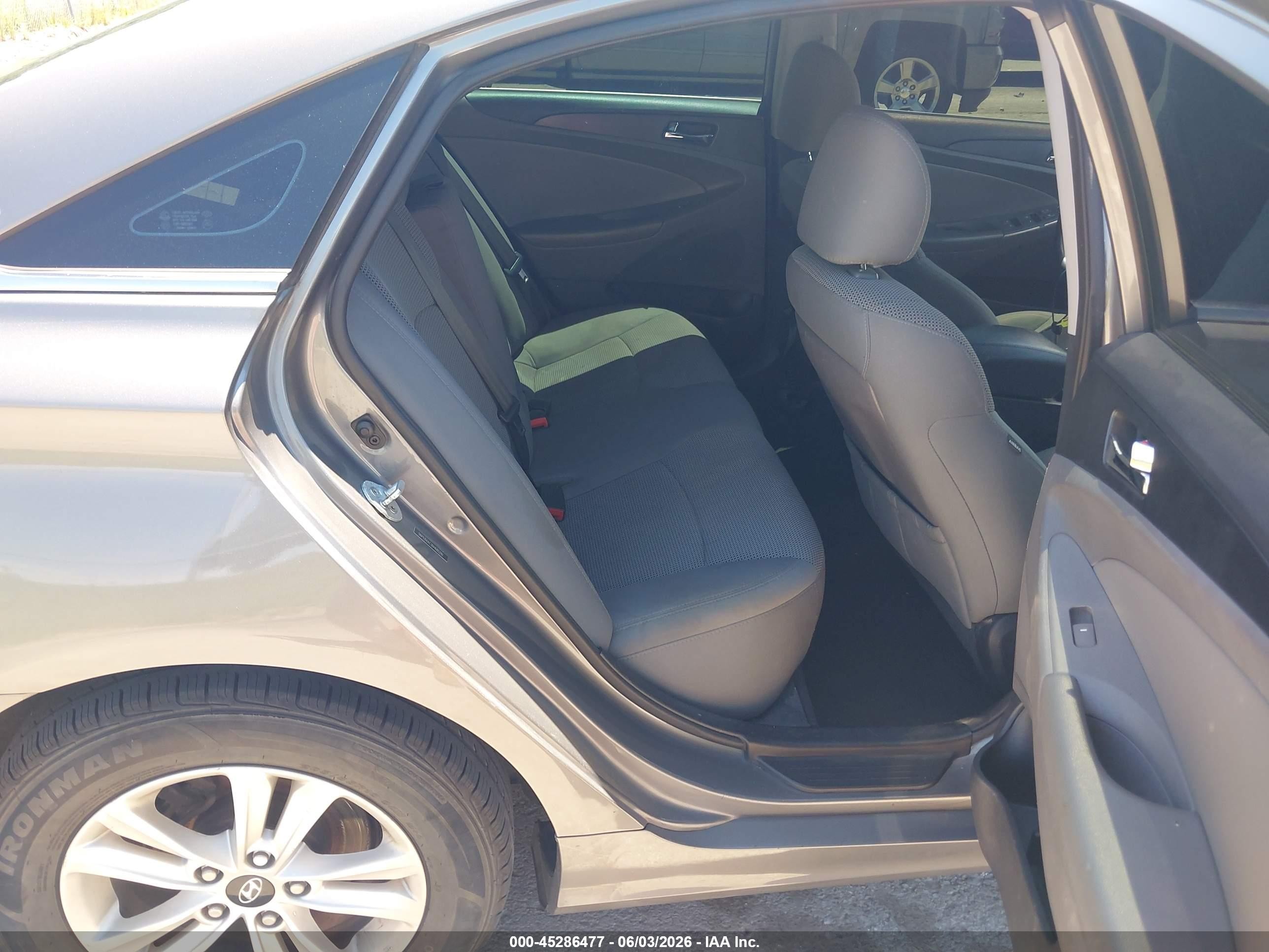 2013 Hyundai Sonata Gls Silver vin: 5NPEB4AC3DH685281