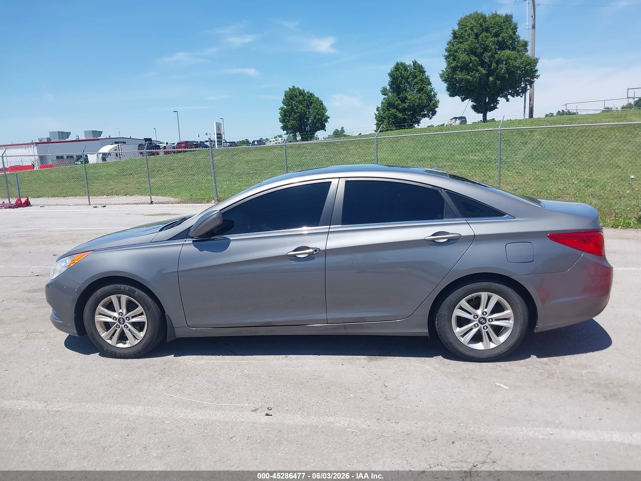 2013 Hyundai Sonata Gls Silver vin: 5NPEB4AC3DH685281