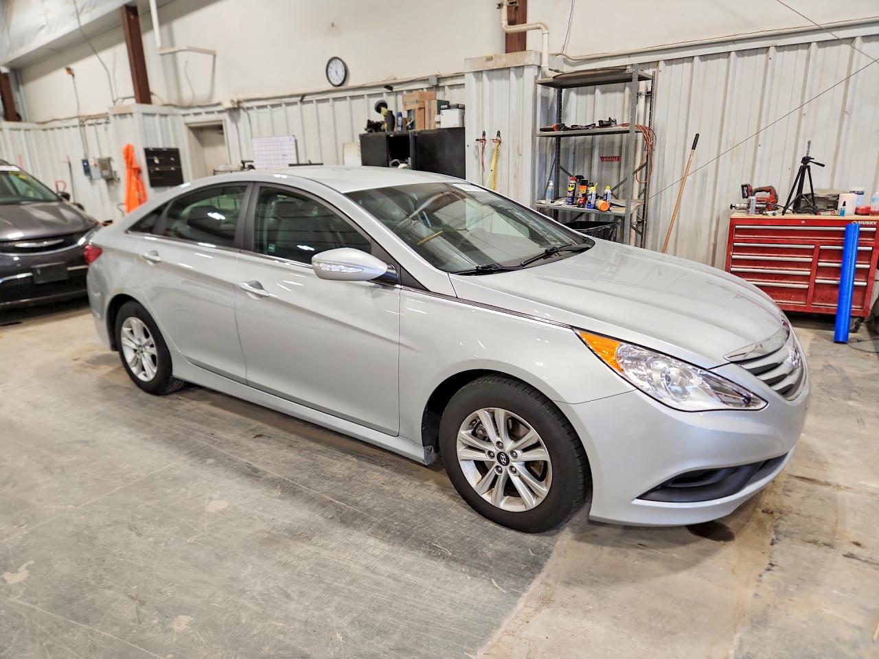 2014 Hyundai Sonata Gls Серебряный vin: 5NPEB4AC3EH903415