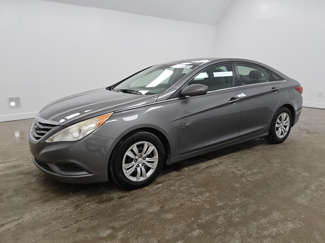 2011 Hyundai Sonata Gls Gray vin: 5NPEB4AC4BH221316 Damage: Left Front Tire, Worn, Replacement Required