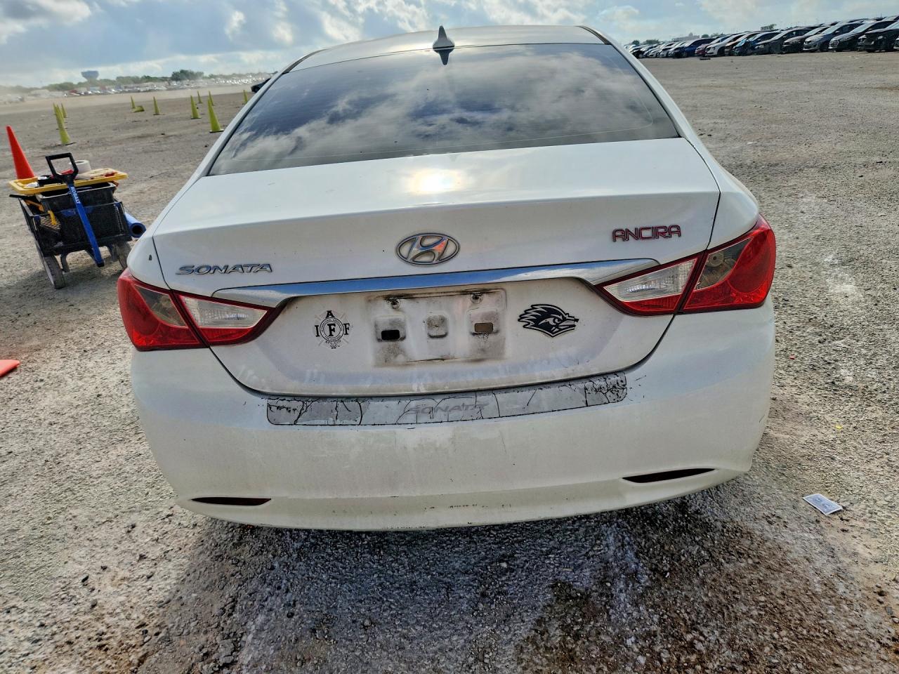 2011 Hyundai Sonata Gls White vin: 5NPEB4AC4BH240383