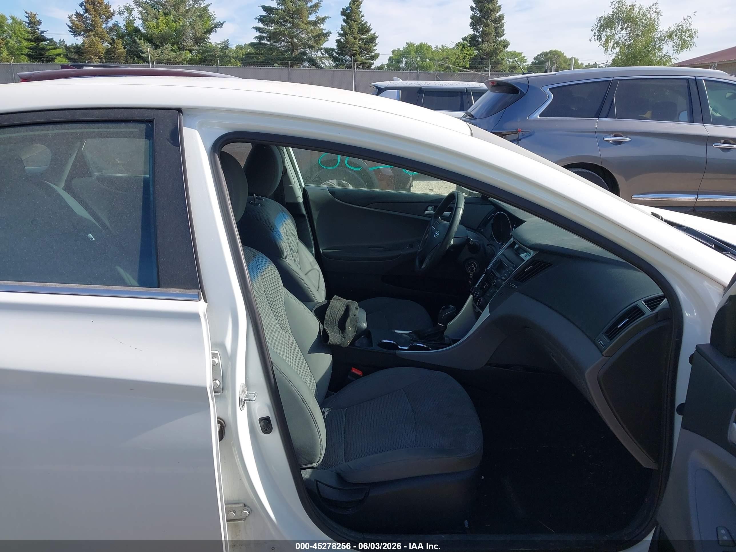 2014 Hyundai Sonata Gls White vin: 5NPEB4AC4EH832001
