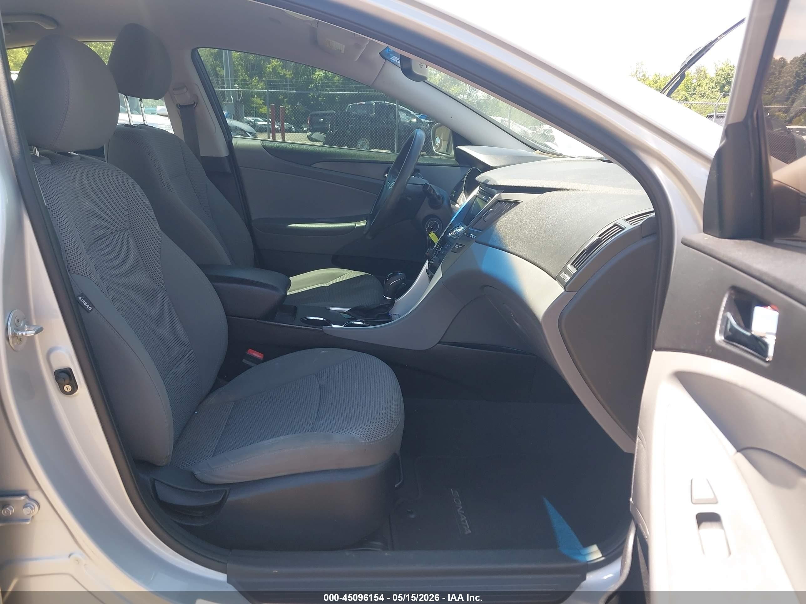 2011 Hyundai Sonata Gls Silver vin: 5NPEB4AC5BH118180
