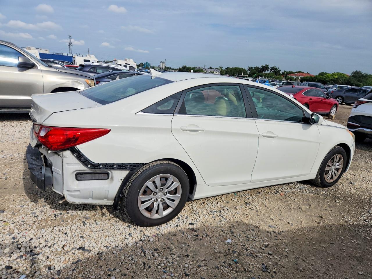 2011 Hyundai Sonata White vin: 5NPEB4AC5BH223950
