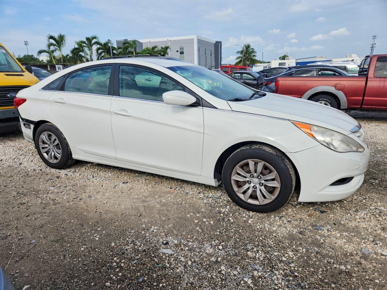 2011 Hyundai Sonata White vin: 5NPEB4AC5BH223950
