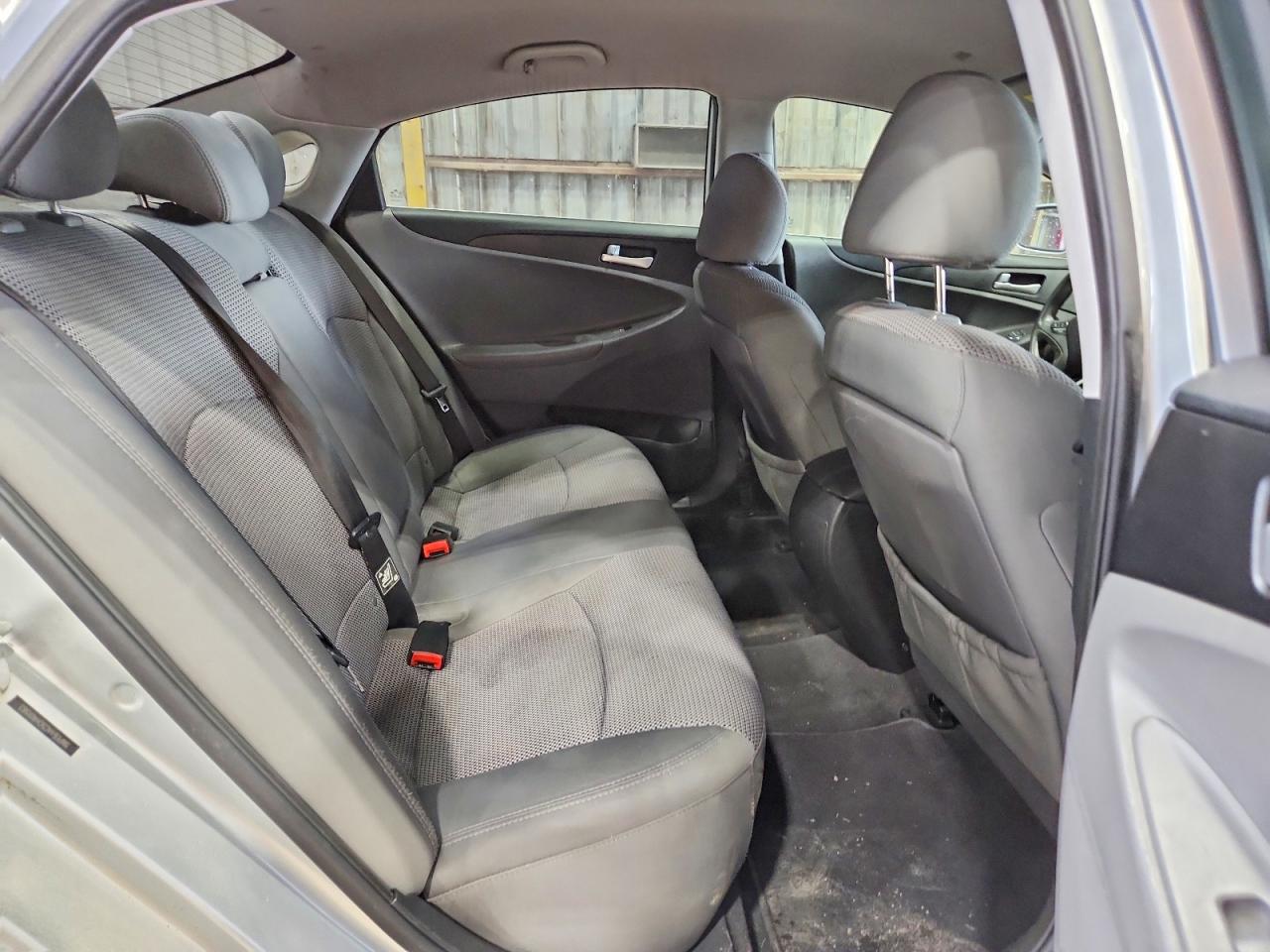 2012 Hyundai Sonata Gls Silver vin: 5NPEB4AC5CH401583