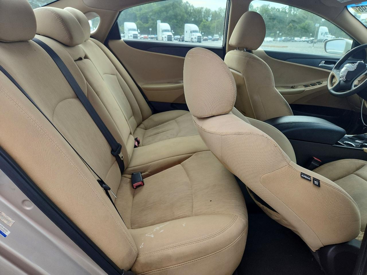 2011 Hyundai Sonata Beige vin: 5NPEB4AC6BH016922