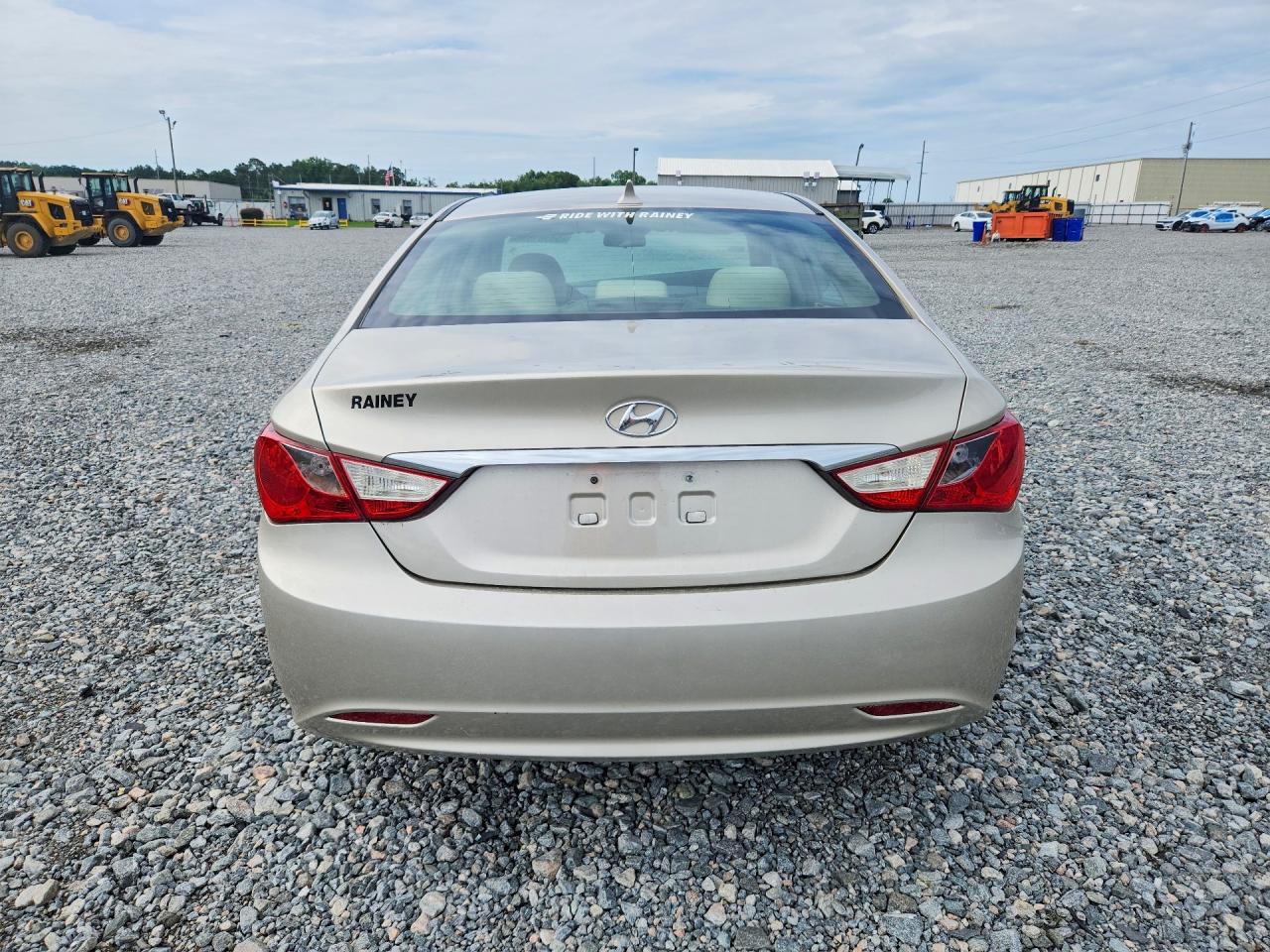 2011 Hyundai Sonata Beige vin: 5NPEB4AC6BH016922