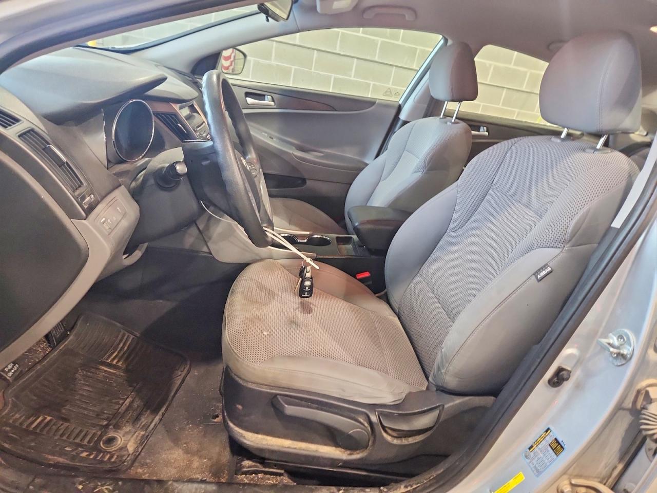 2013 Hyundai Sonata Серебряный vin: 5NPEB4AC6DH760670