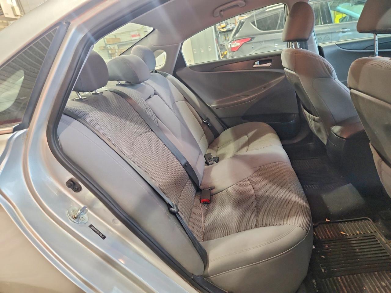2013 Hyundai Sonata Серебряный vin: 5NPEB4AC6DH760670