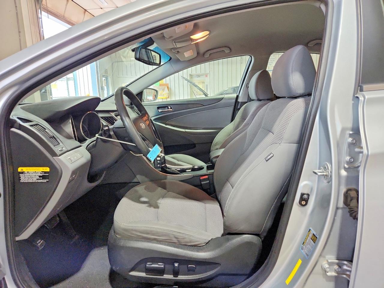2012 Hyundai Sonata Gls Silver vin: 5NPEB4AC7CH349437