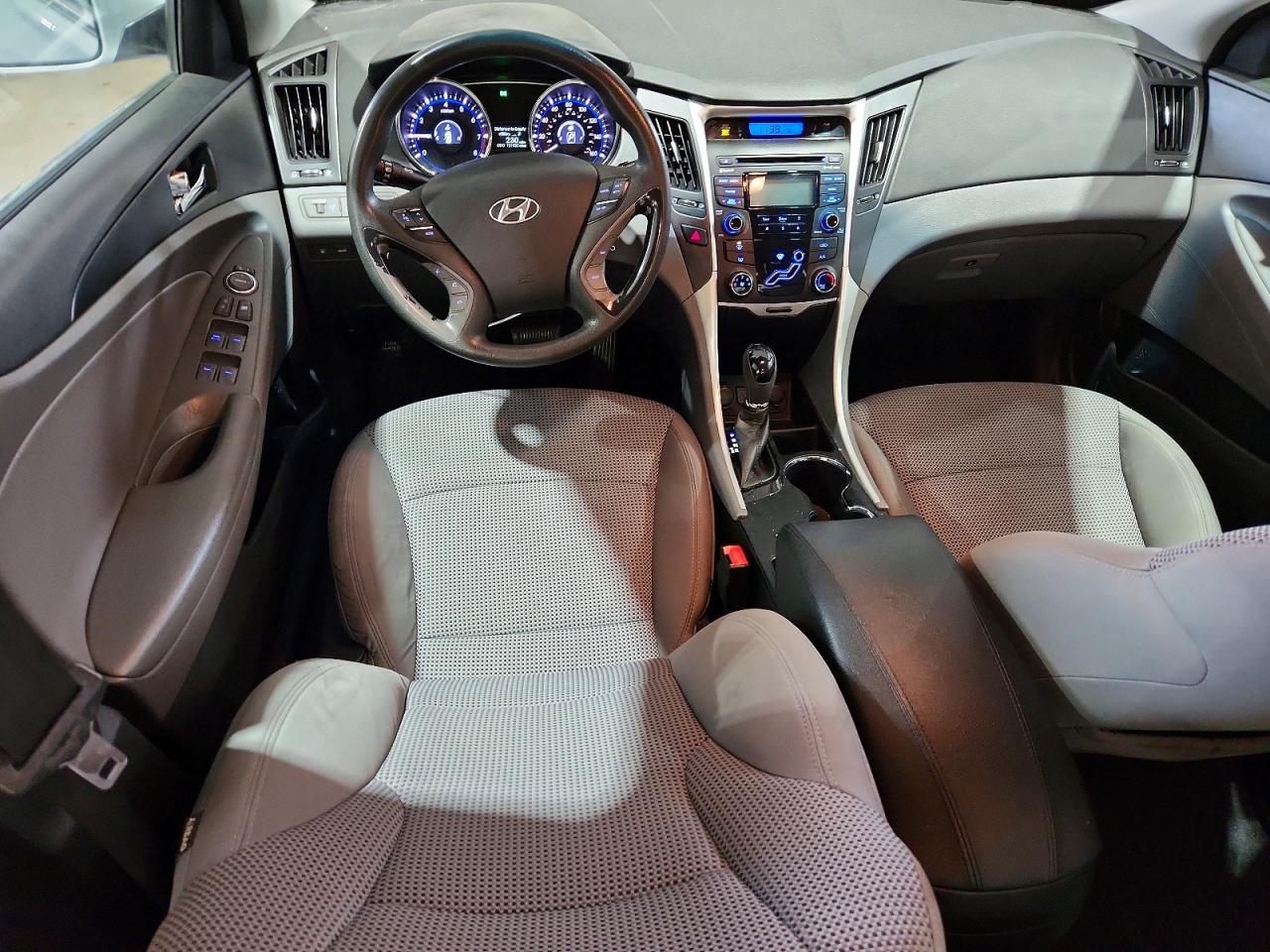2012 Hyundai Sonata Gls Silver vin: 5NPEB4AC7CH349437