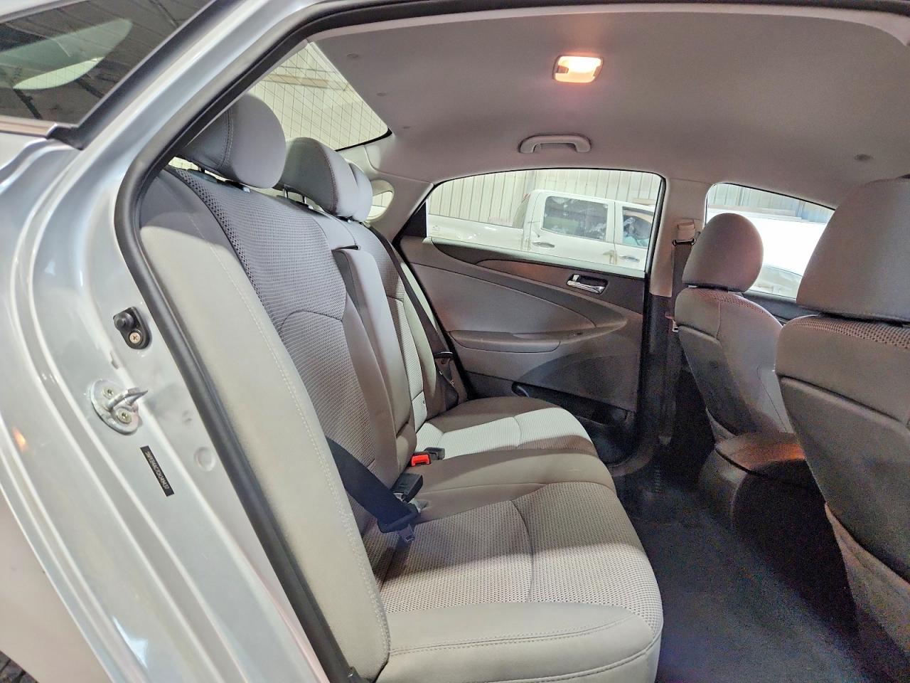 2012 Hyundai Sonata Gls Silver vin: 5NPEB4AC7CH349437